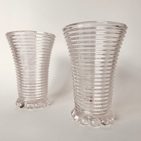 ANCHOR HOCKING RIBBED VASE WITH SCALLOPED DESIGN