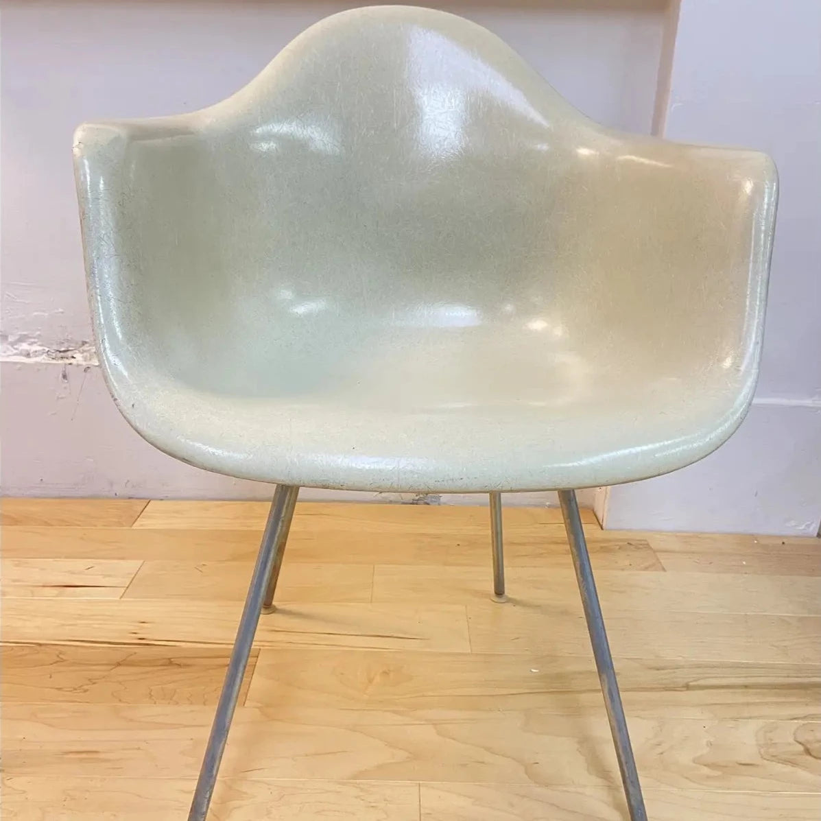 2ND GEN EAMES FOR HERMAN MILLER FIBERGLASS ARM CHAIR