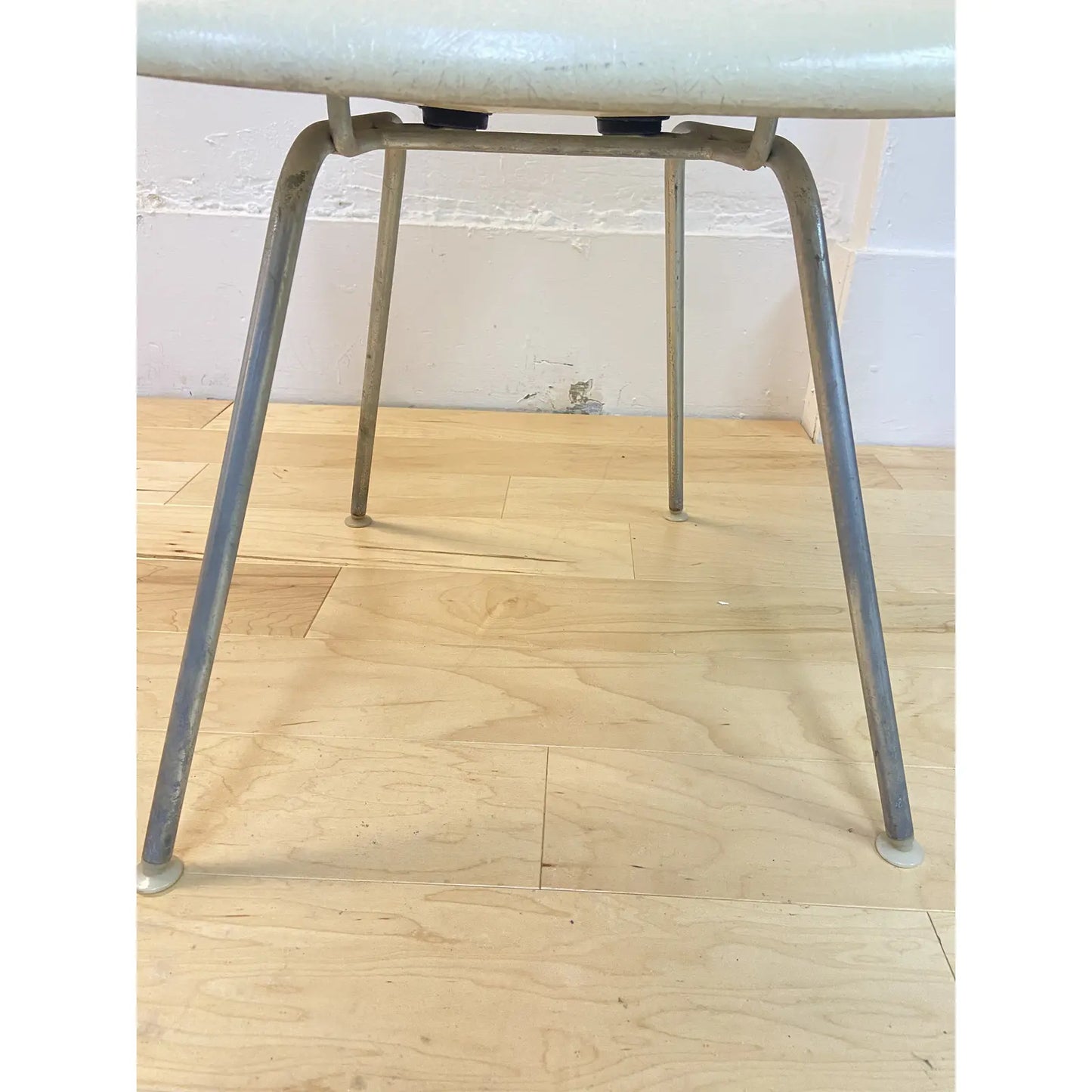 2ND GEN EAMES FOR HERMAN MILLER FIBERGLASS ARM CHAIR