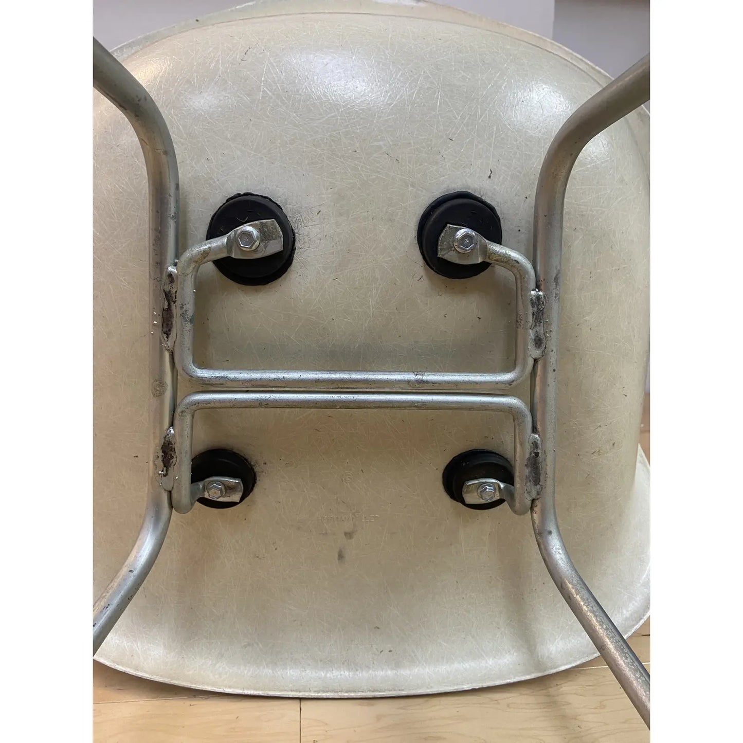 2ND GEN EAMES FOR HERMAN MILLER FIBERGLASS ARM CHAIR