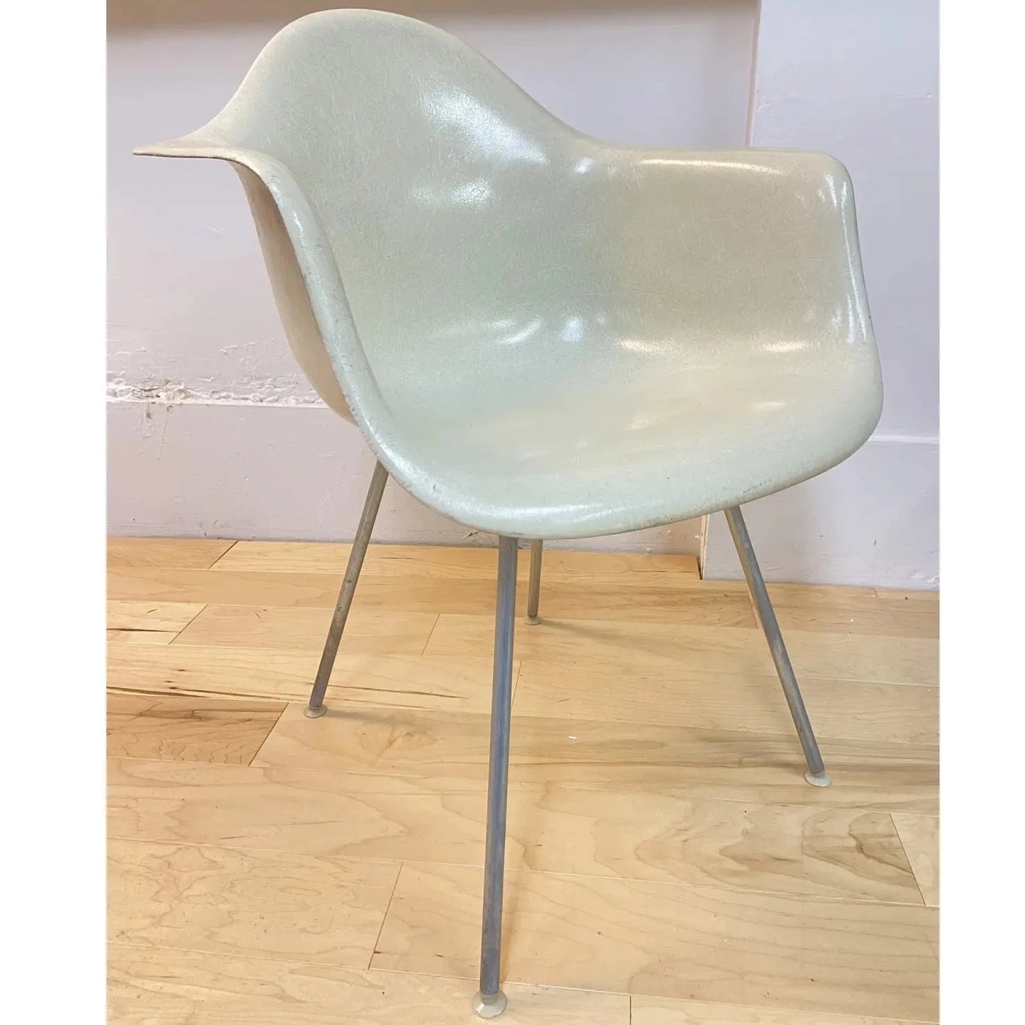 2ND GEN EAMES FOR HERMAN MILLER FIBERGLASS ARM CHAIR