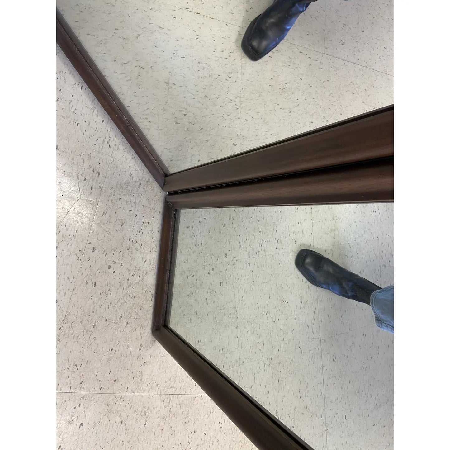 BROYHILL EMPHASIS TRI-FOLD ELEGANT MIRROR