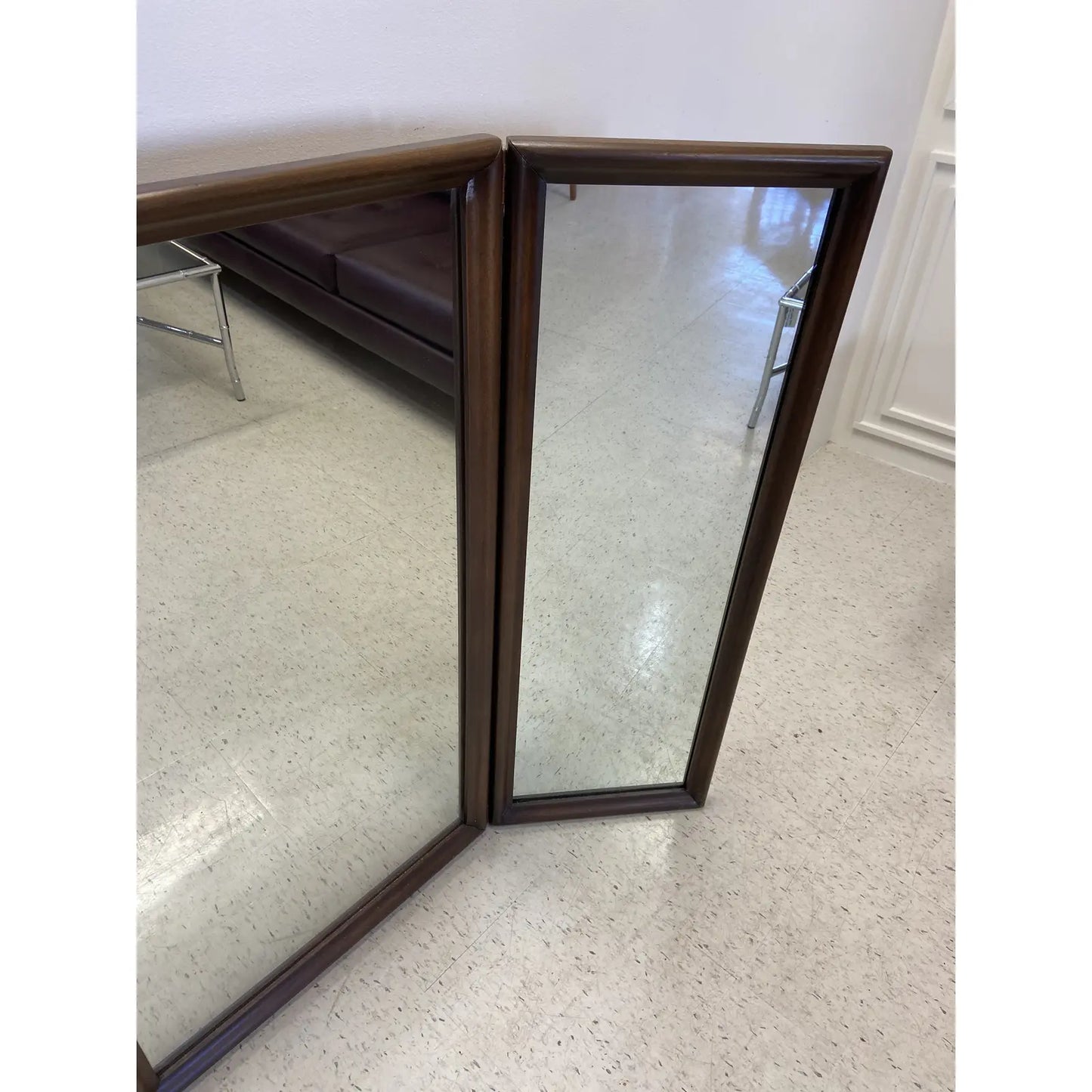 BROYHILL EMPHASIS TRI-FOLD ELEGANT MIRROR
