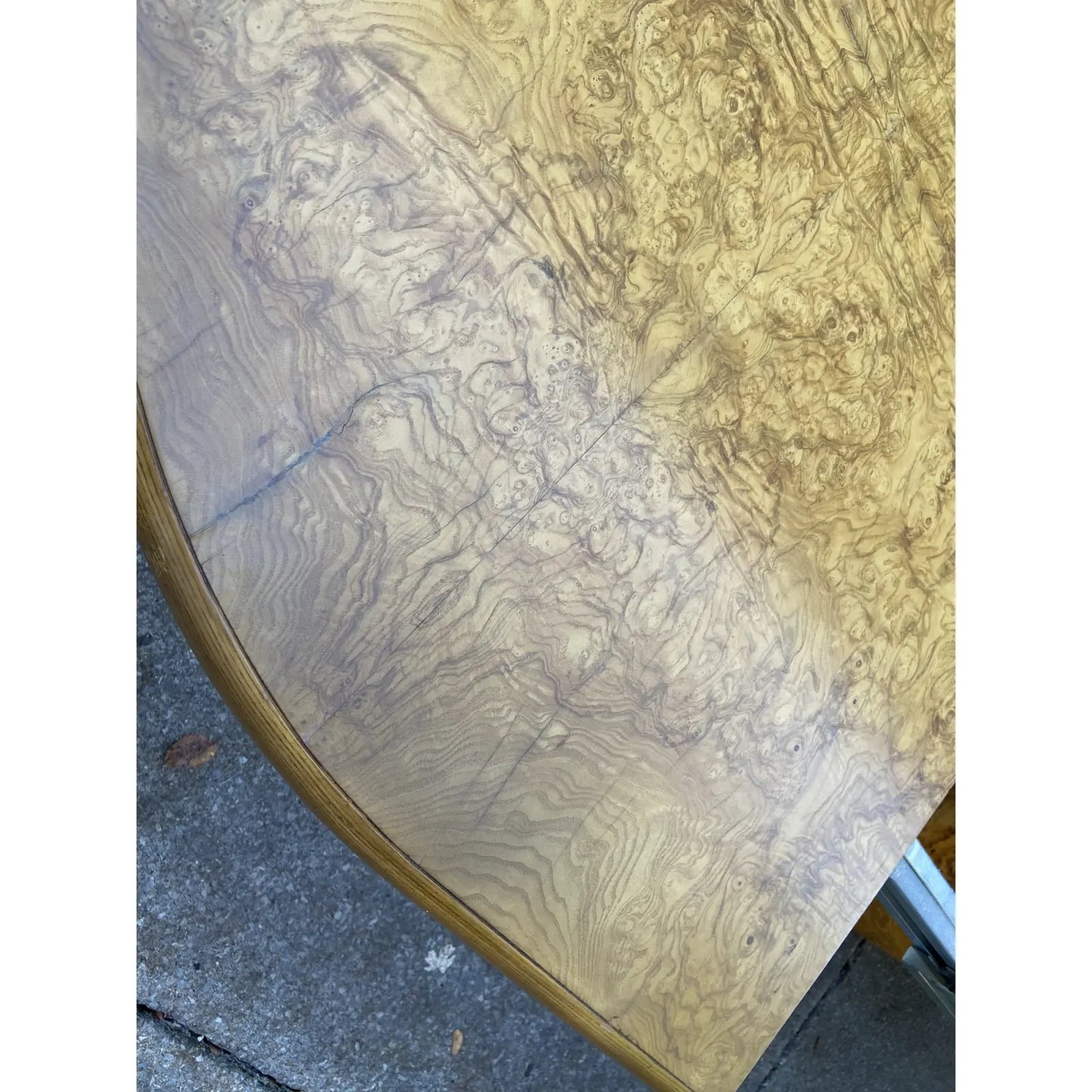 EXPANDABLE OVAL DINING TABLE BY HENREDON WITH BURLWOOD PEDESTAL BASE