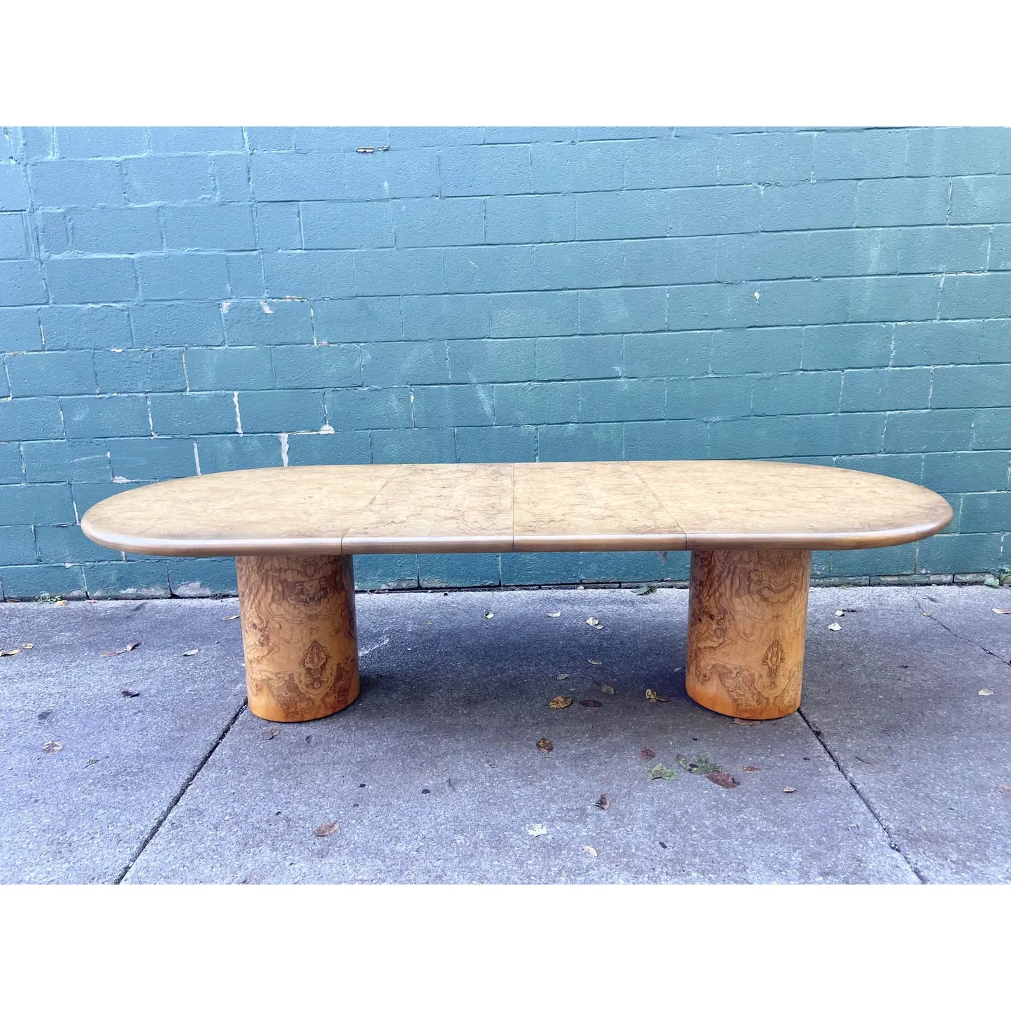 EXPANDABLE OVAL DINING TABLE BY HENREDON WITH BURLWOOD PEDESTAL BASE