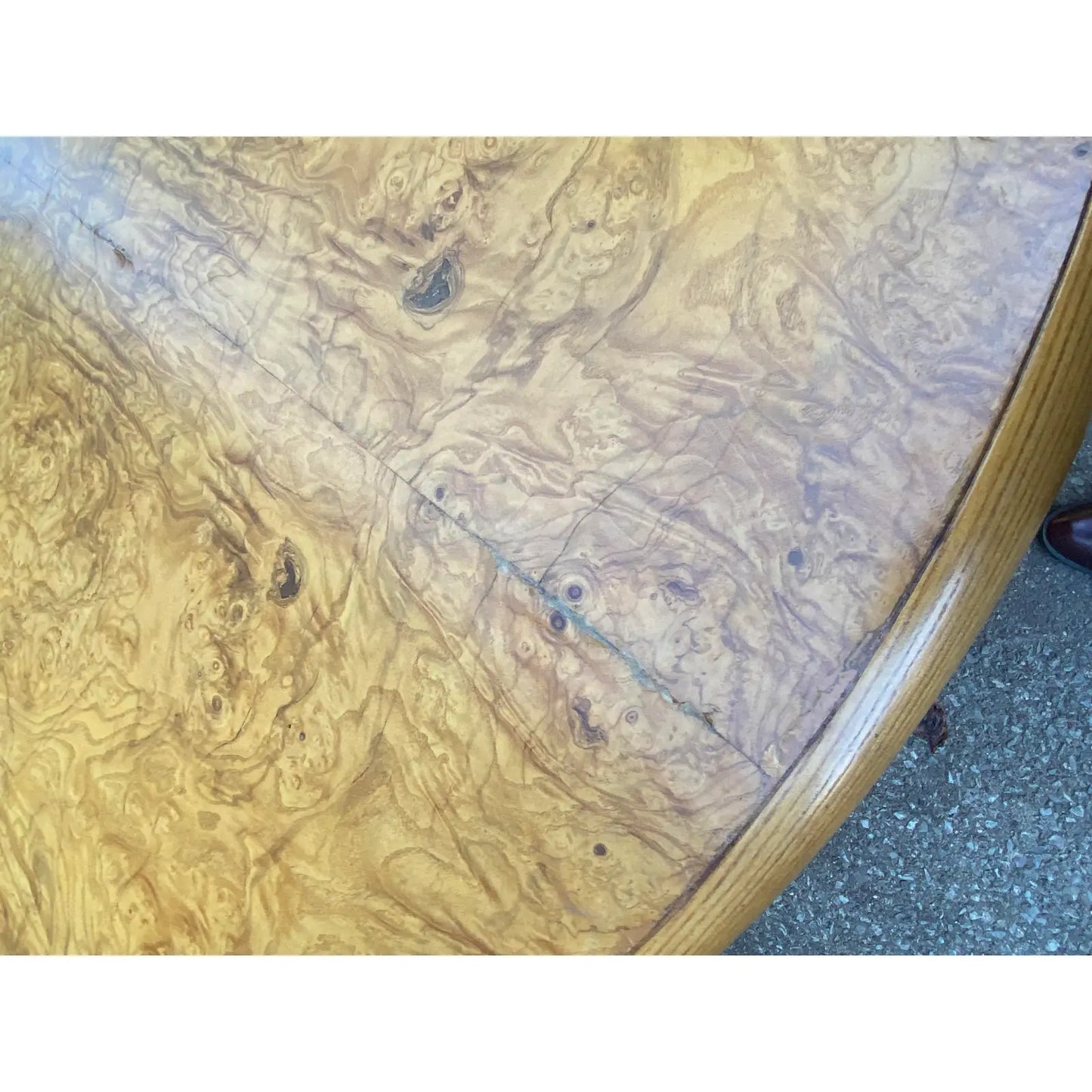 EXPANDABLE OVAL DINING TABLE BY HENREDON WITH BURLWOOD PEDESTAL BASE