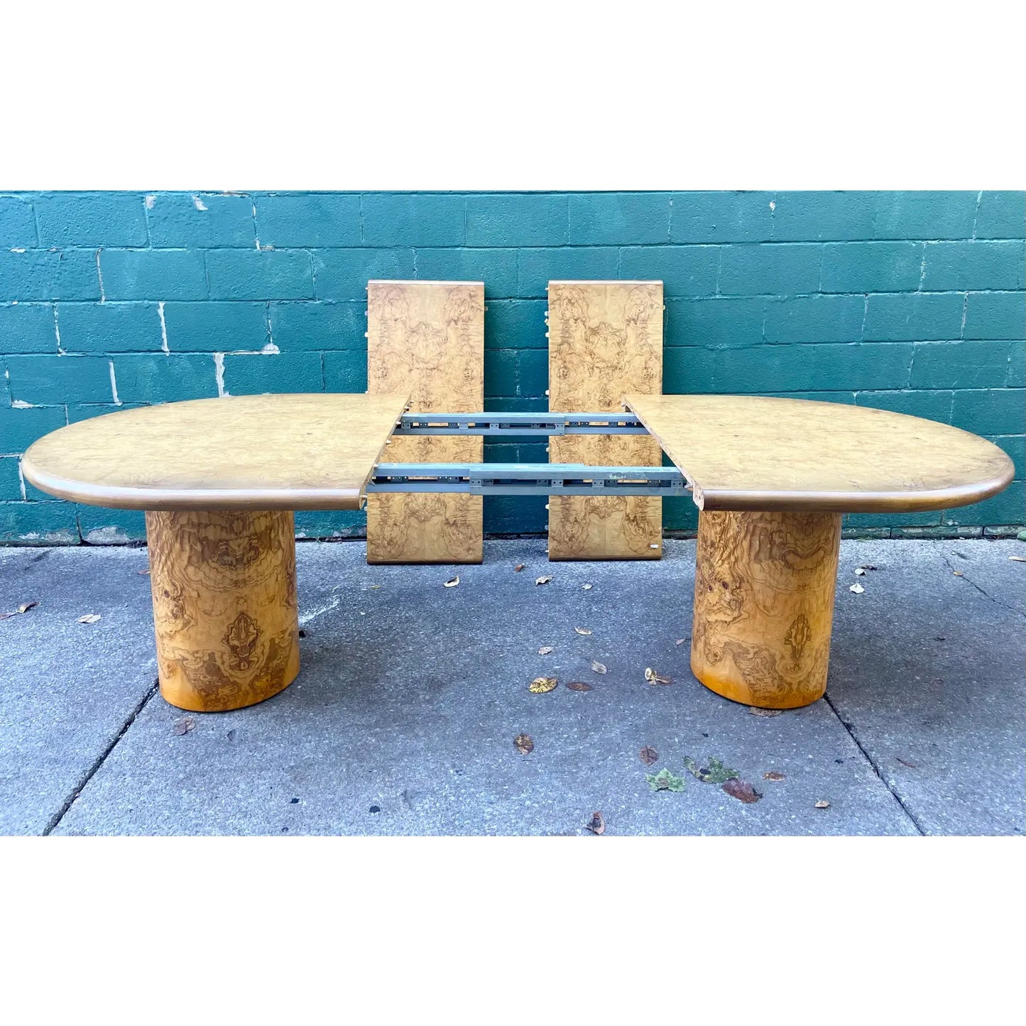 EXPANDABLE OVAL DINING TABLE BY HENREDON WITH BURLWOOD PEDESTAL BASE