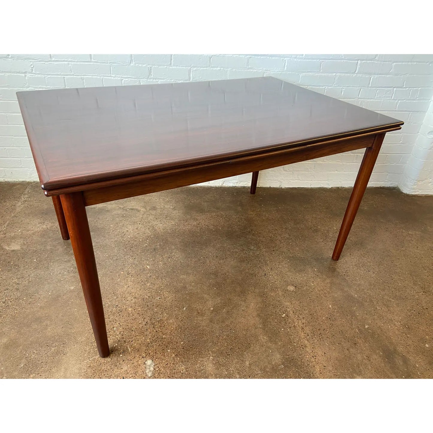 EXPANDABLE DANISH ROSEWOOD DINING TABLE WITH DRAW LEAF