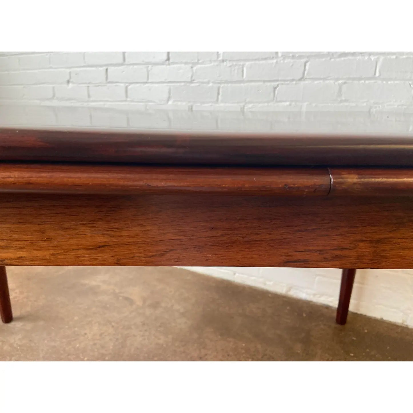 EXPANDABLE DANISH ROSEWOOD DINING TABLE WITH DRAW LEAF