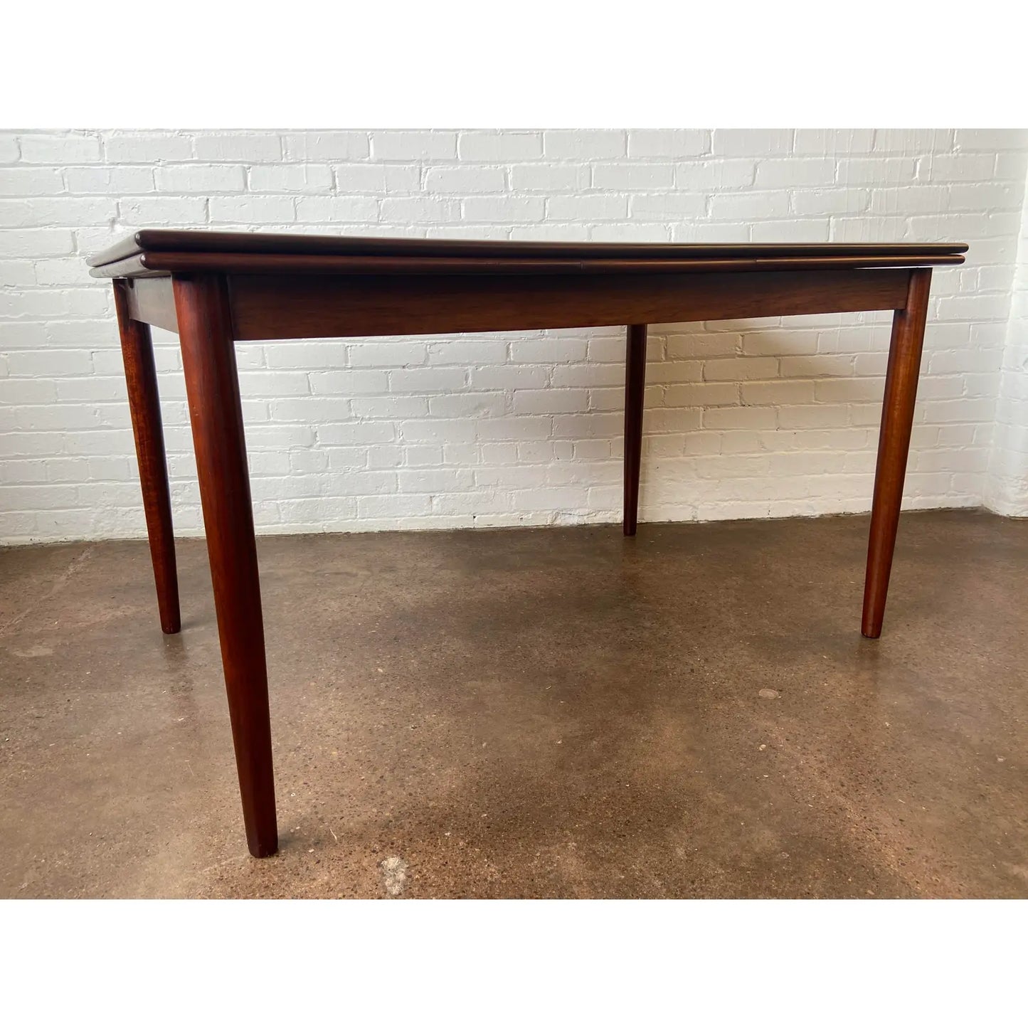 EXPANDABLE DANISH ROSEWOOD DINING TABLE WITH DRAW LEAF