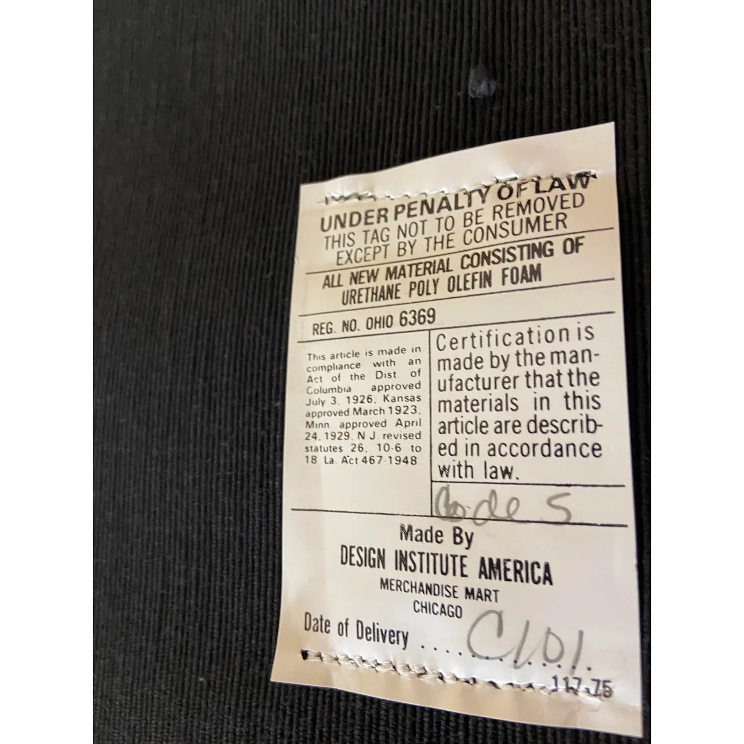 SET OF 8 DINING CHAIRS BY DESIGN INSTITUTE OF AMERICA