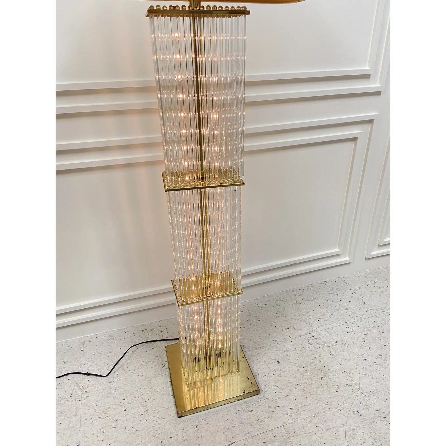 BRASS AND GLASS FLOOR LAMP IN GAETANO SCIOLARI STYLE