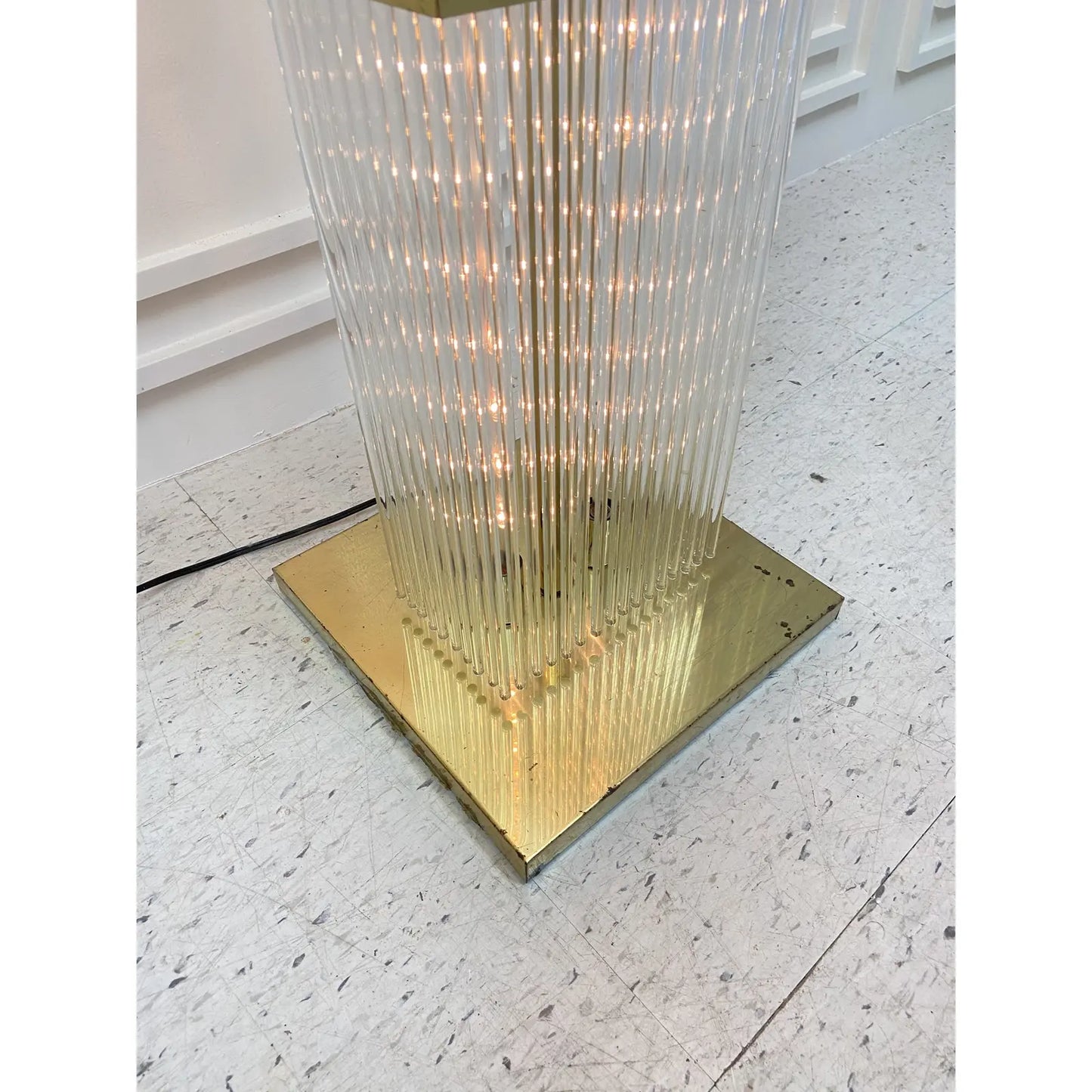 BRASS AND GLASS FLOOR LAMP IN GAETANO SCIOLARI STYLE