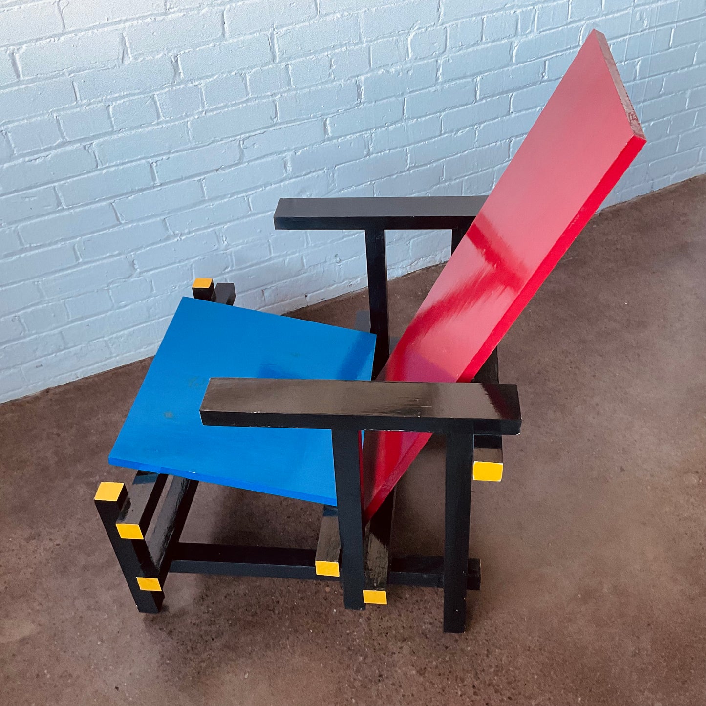 BAUHAUS STYLE RED + BLUE CHAIR BY GARRIT RIETVALD