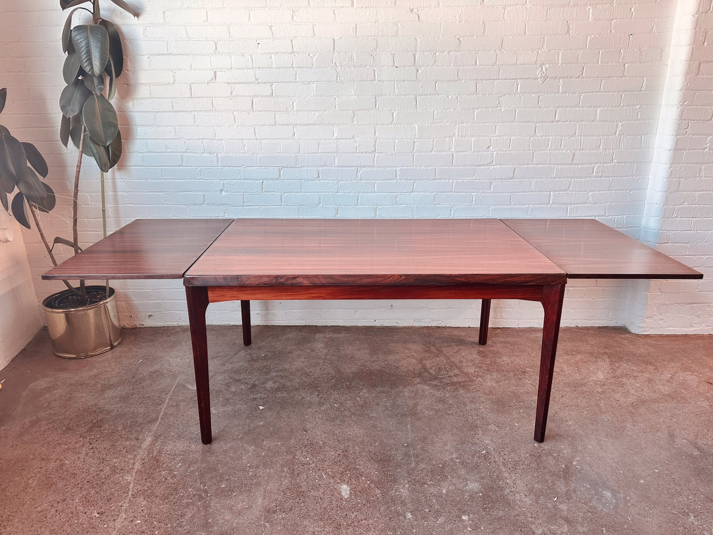 VEJLE STOLE ROSEWOOD DINING TABLE WITH EXTENSIONS