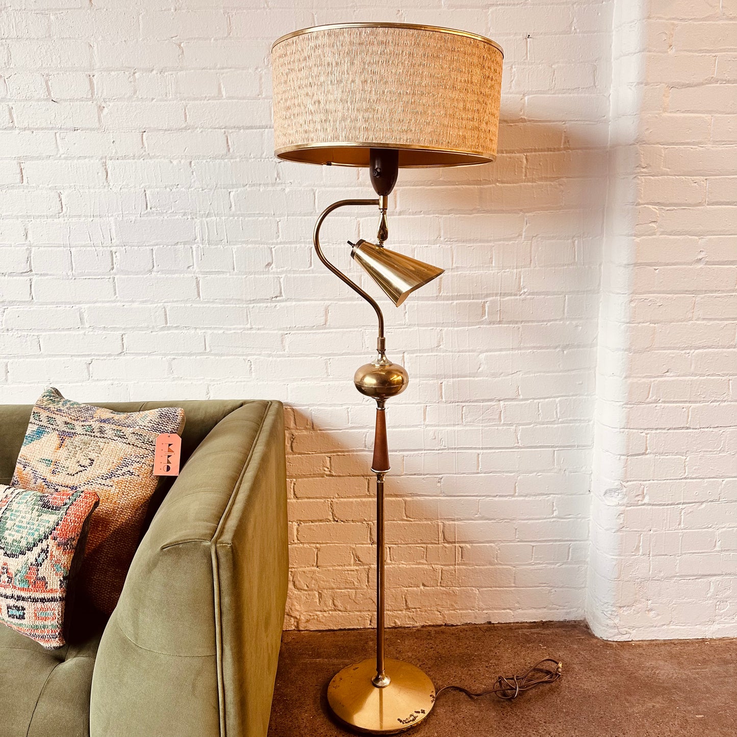 1950S MCM ATOMIC BRASS FLOOR LAMP IN THURSTON STYLE WITH SHADE