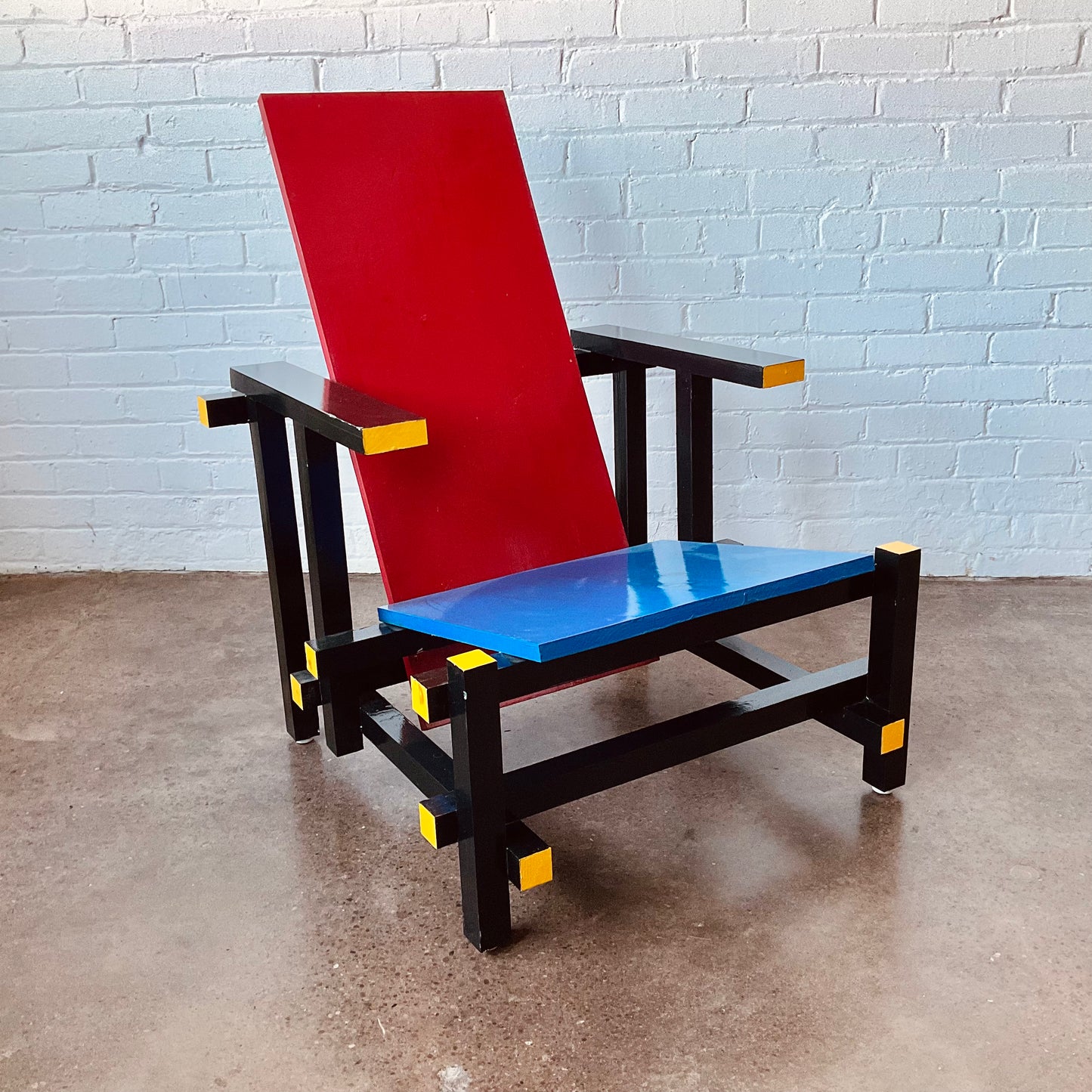 BAUHAUS STYLE RED + BLUE CHAIR BY GARRIT RIETVALD
