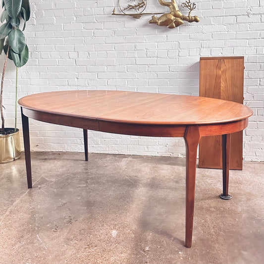ARNE VODDER STYLE TEAK DINING TABLE WITH LEAVES