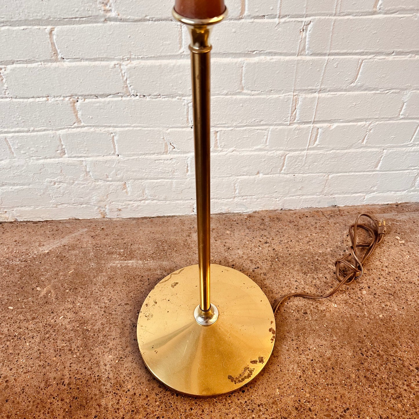 1950S MCM ATOMIC BRASS FLOOR LAMP IN THURSTON STYLE WITH SHADE