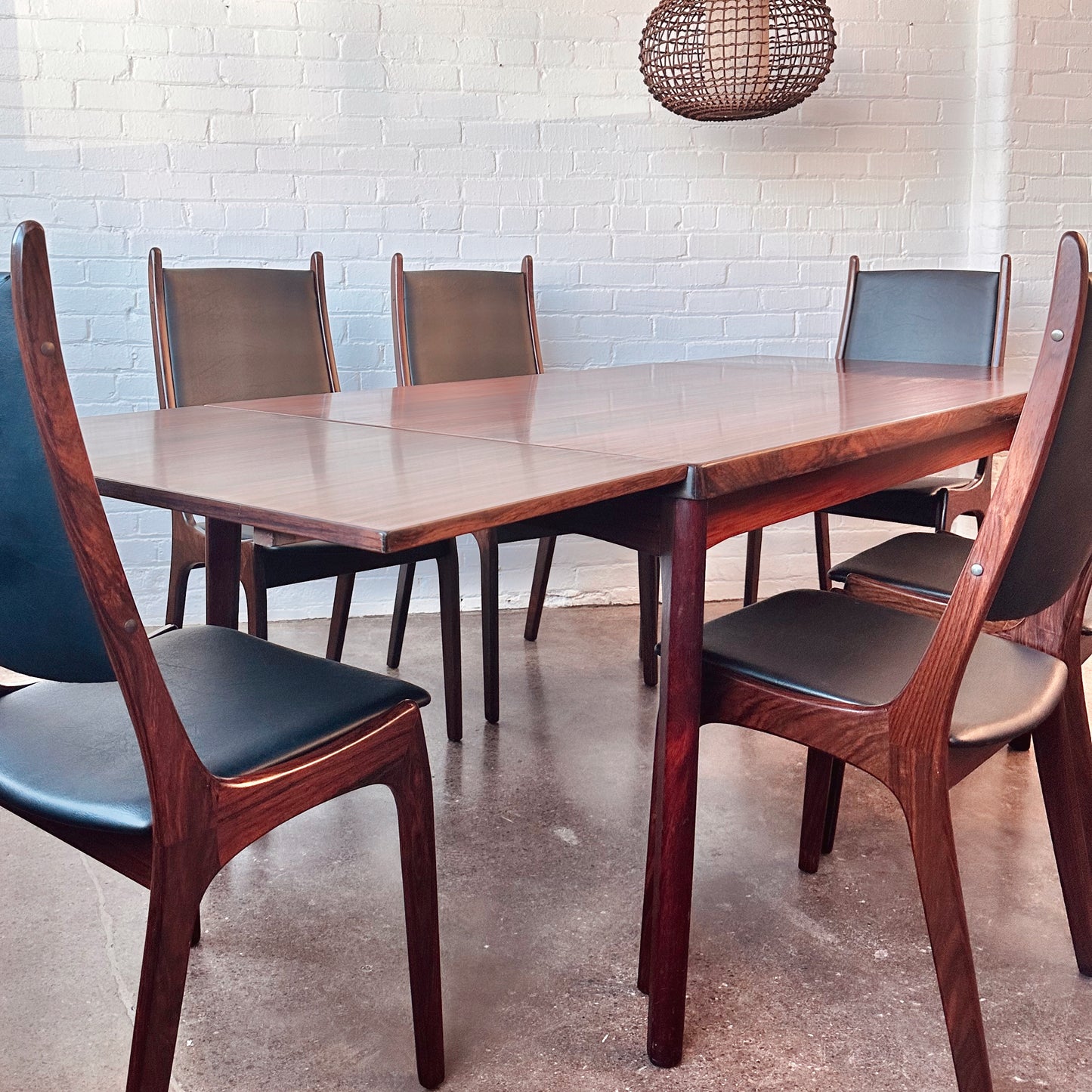 VEJLE STOLE ROSEWOOD DINING TABLE WITH EXTENSIONS