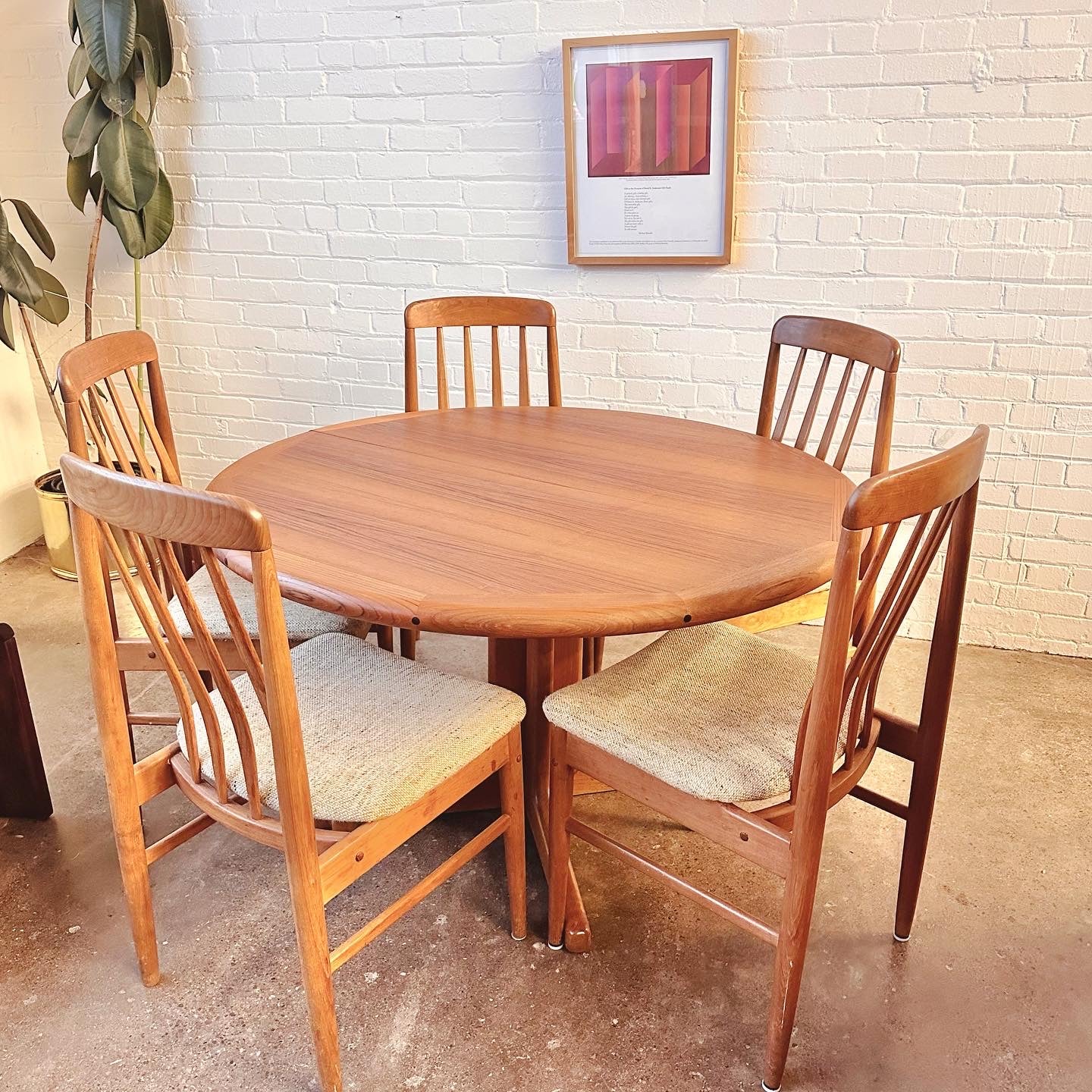 RESTORED DANISH TEAK ROUND DINING TABLE WITH LEAF