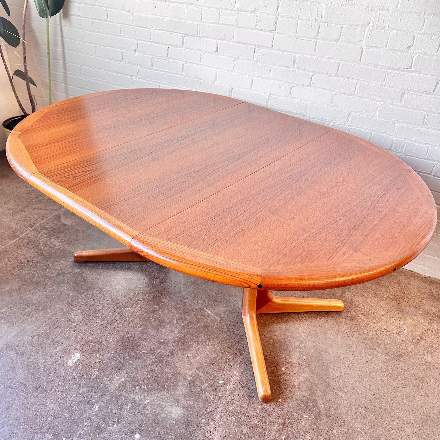 RESTORED DANISH TEAK ROUND DINING TABLE WITH LEAF
