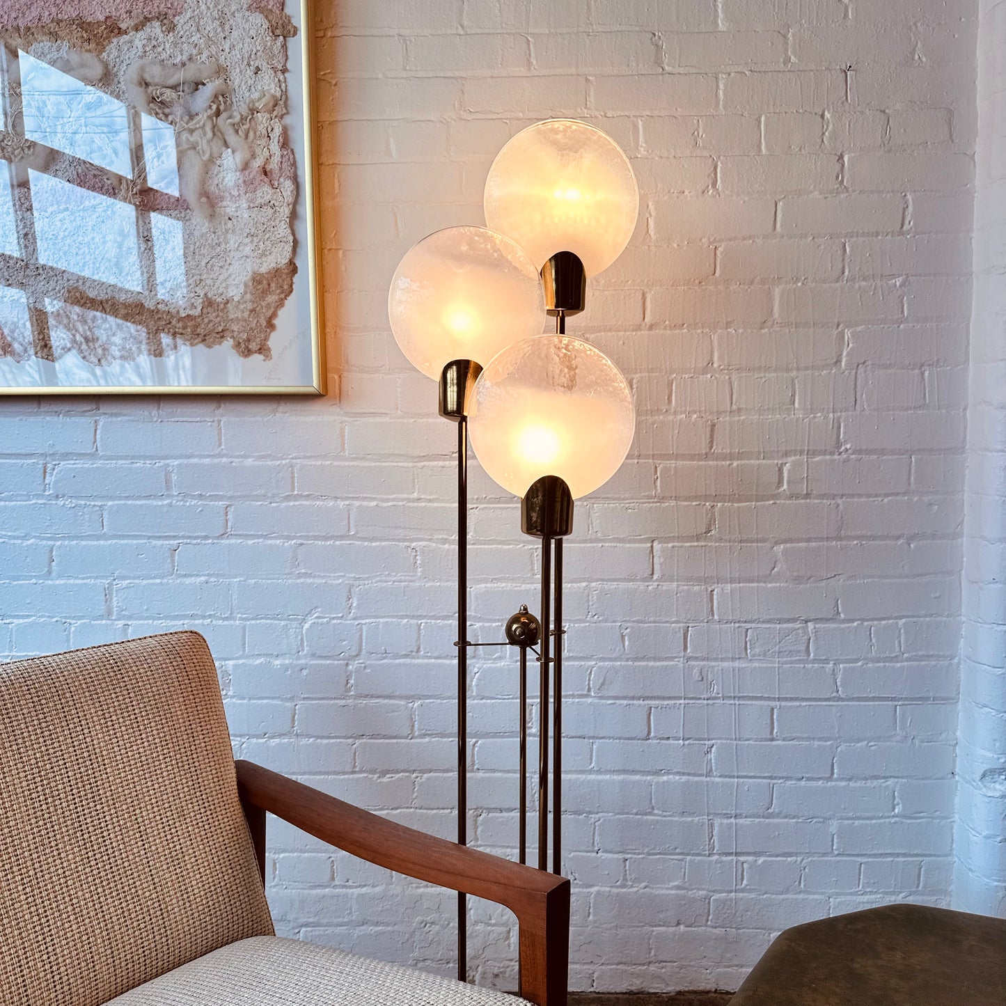 ITALIAN MODERN THREE DISC LIGHT BRASS FLOOR LAMP IN THE MANNER OF MAZZEGA