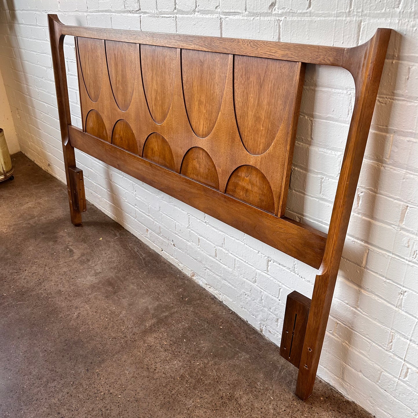 BROYHILL BRASILIA 60” HEADBOARD WITH FRAME