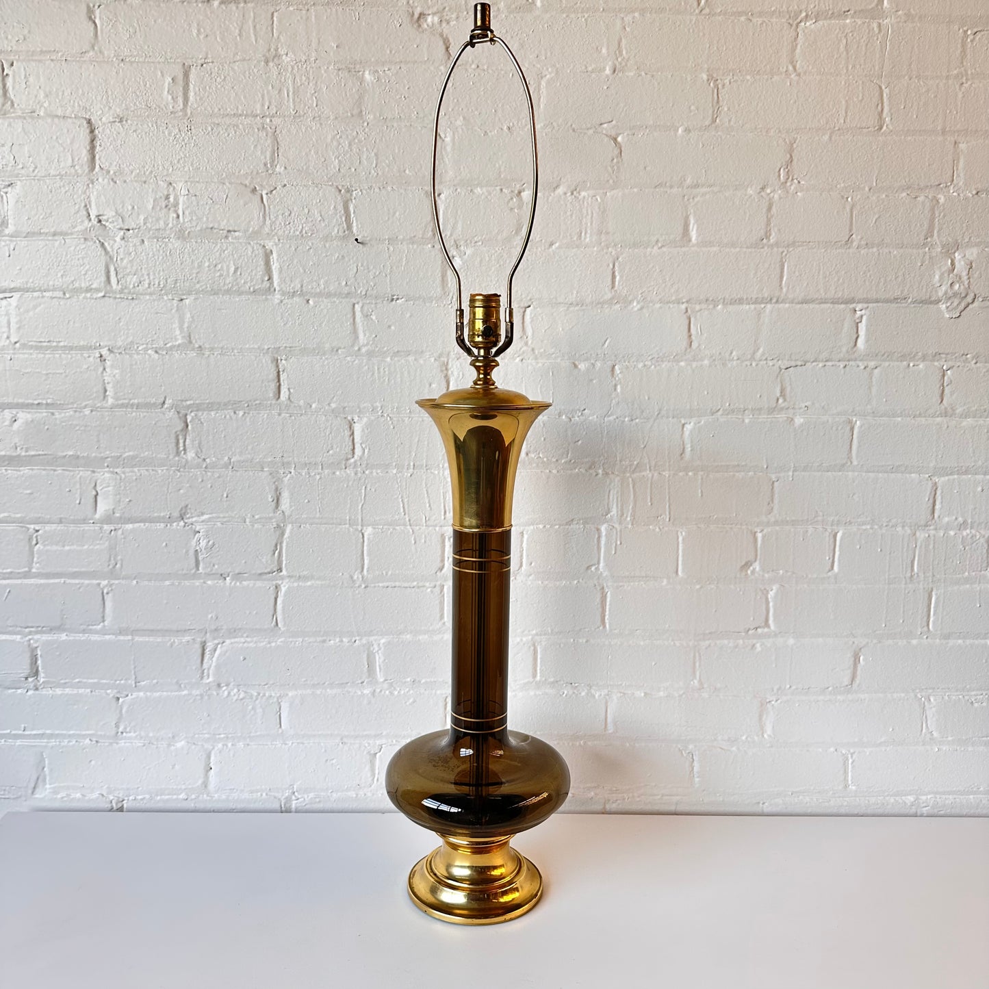 VINTAGE AMBER GLASS & BRASS TABLE LAMP WITH SHADE