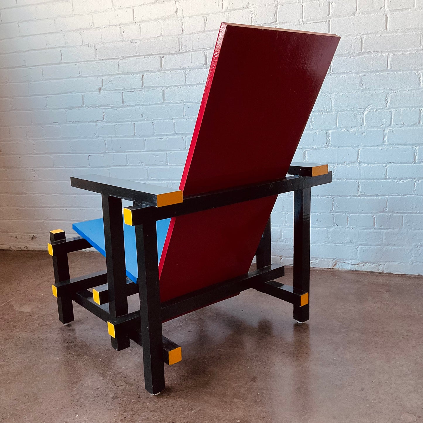 BAUHAUS STYLE RED + BLUE CHAIR BY GARRIT RIETVALD