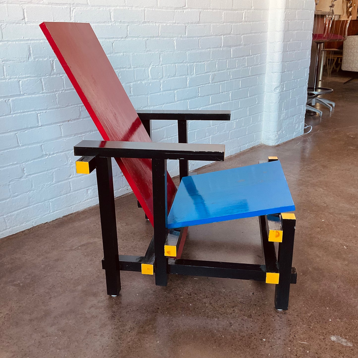 BAUHAUS STYLE RED + BLUE CHAIR BY GARRIT RIETVALD