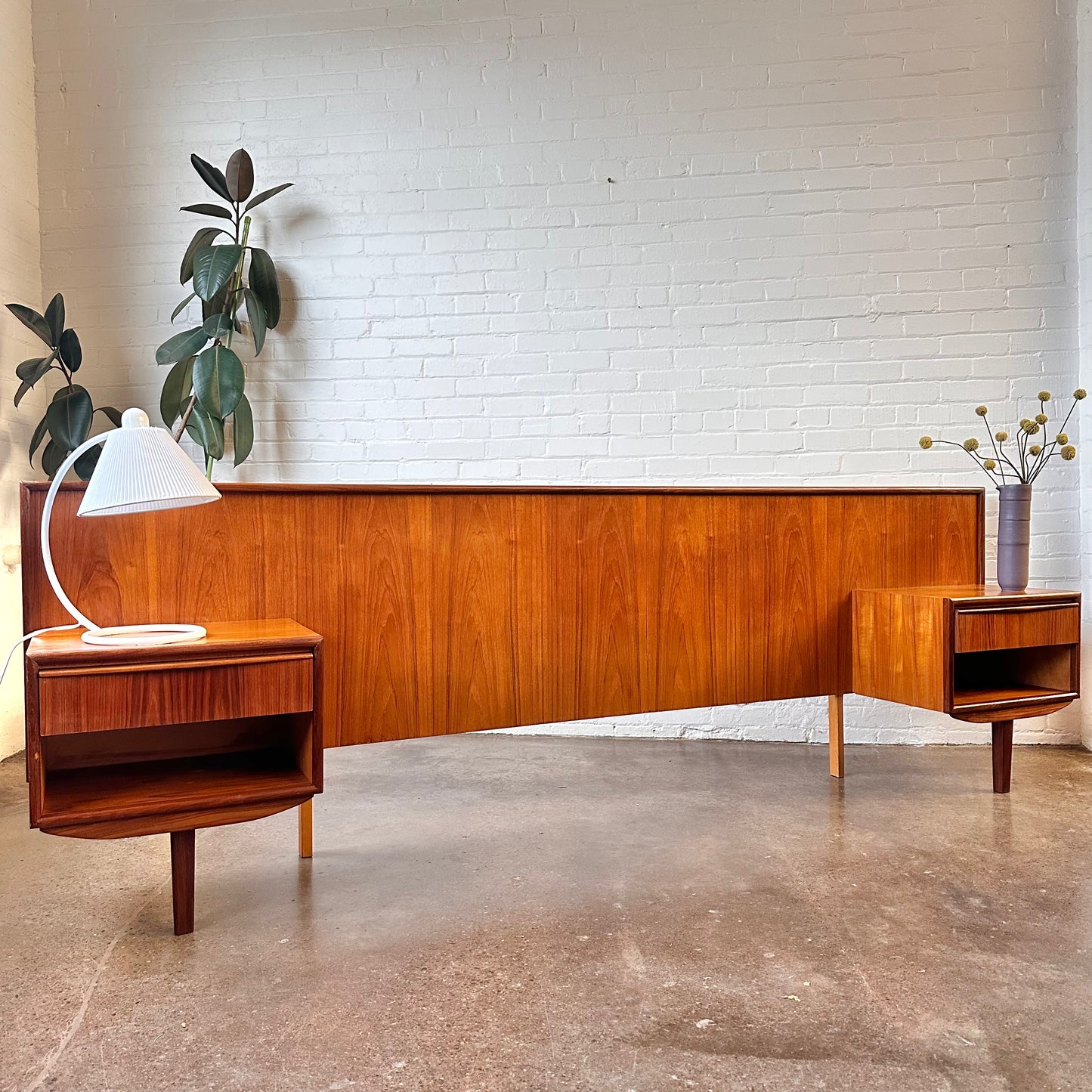 TEAK QUEEN HEADBOARD WITH INTEGRATED NIGHTSTANDS