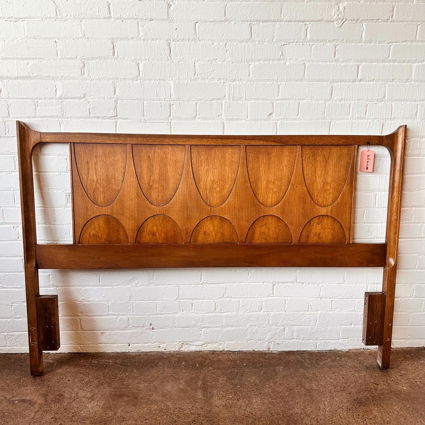 BROYHILL BRASILIA 60” HEADBOARD WITH FRAME