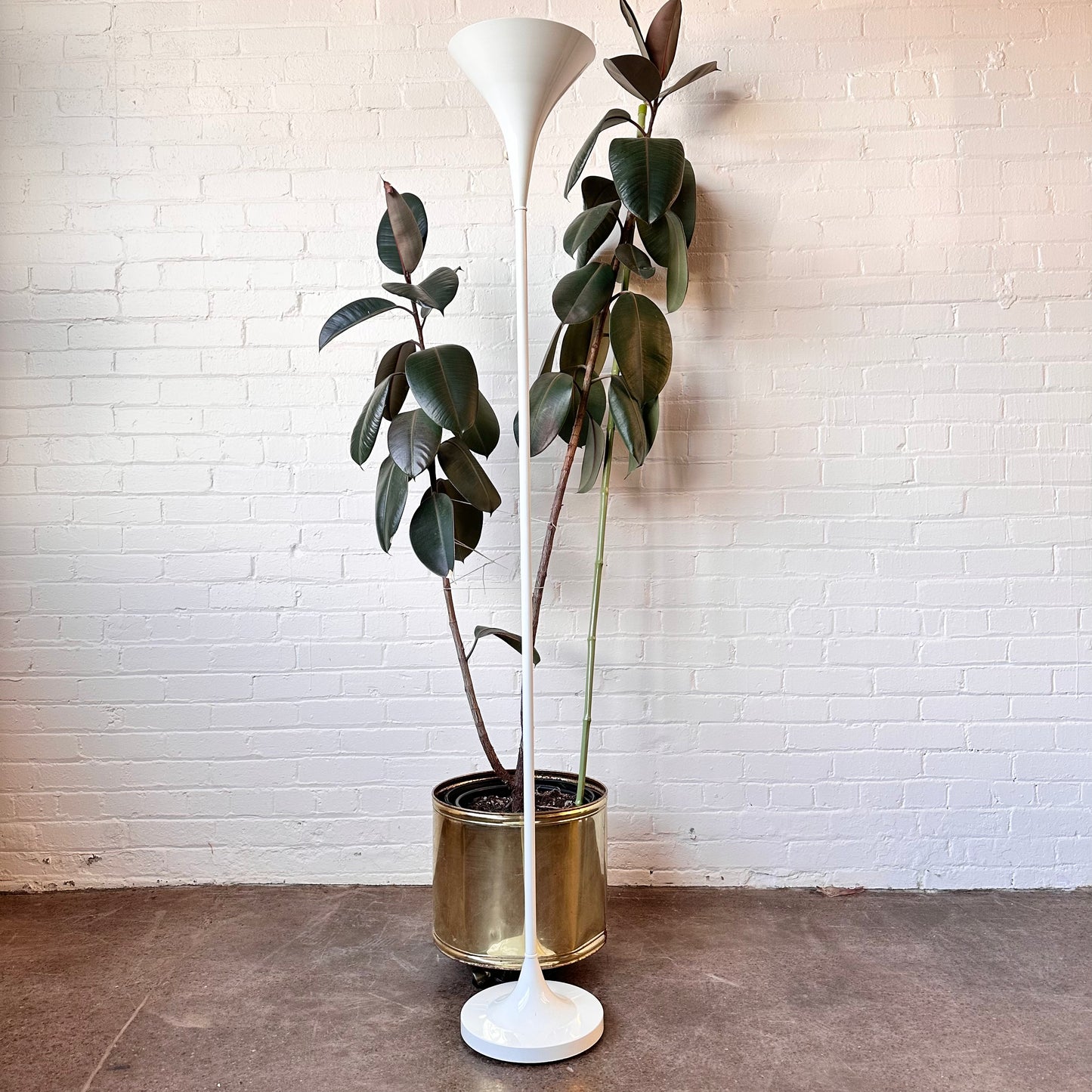 POST-MODERN WHITE TRUMPET FLOOR LAMP
