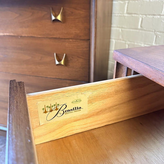 BROYHILL BRASILIA DRESSER WITH 9 DRAWERS & MIRROR