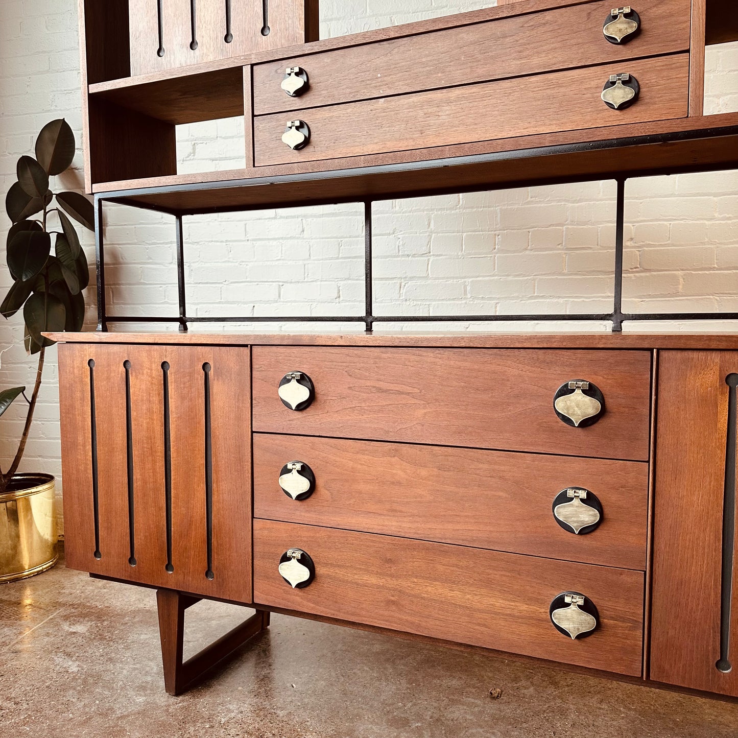 STANLEY WALNUT SPADE ROOM DIVIDER/WALL UNIT
