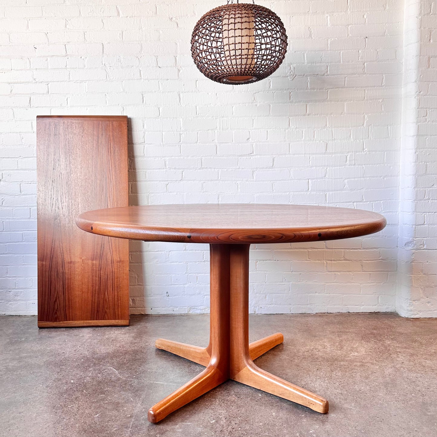 RESTORED DANISH TEAK ROUND DINING TABLE WITH LEAF