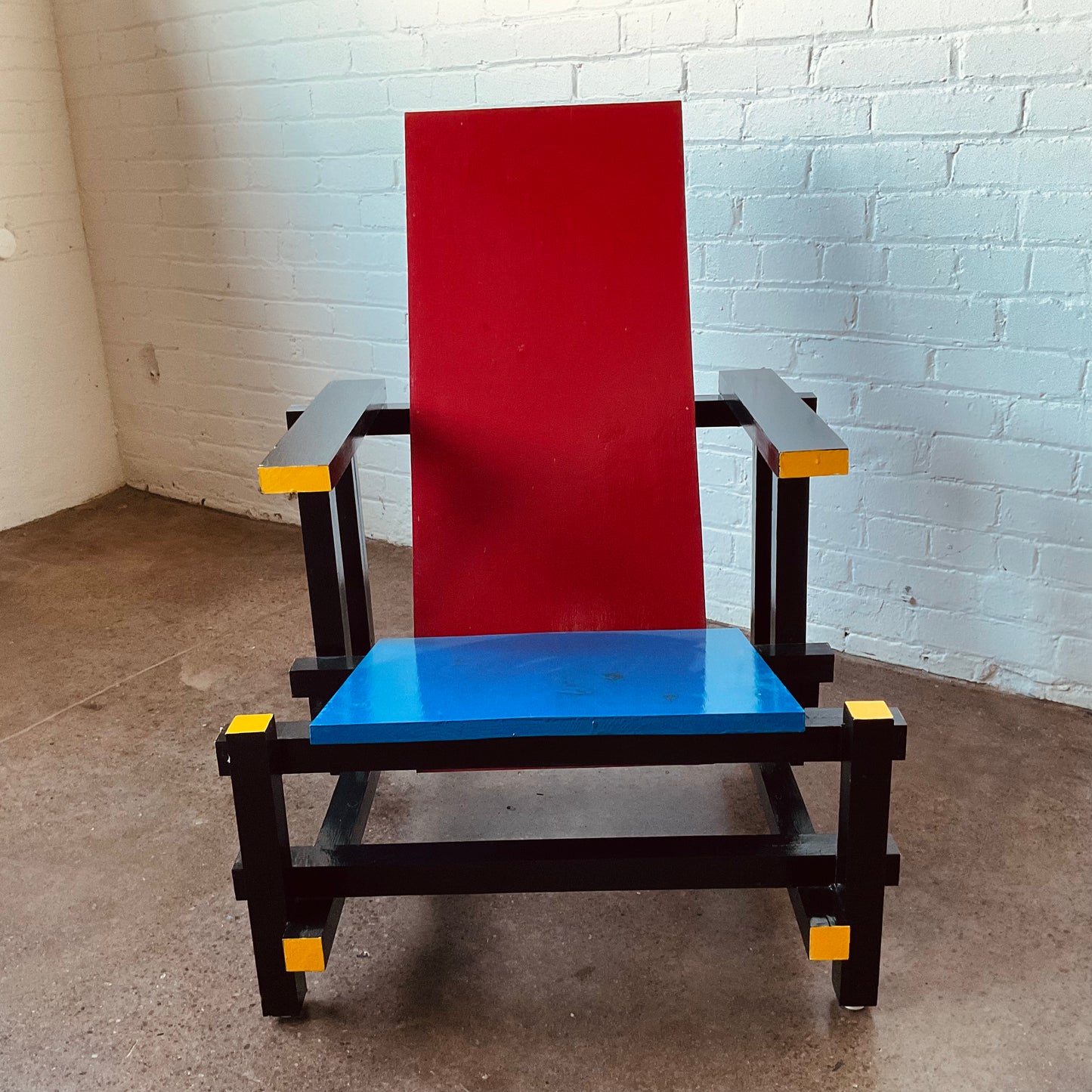 BAUHAUS STYLE RED + BLUE CHAIR BY GARRIT RIETVALD
