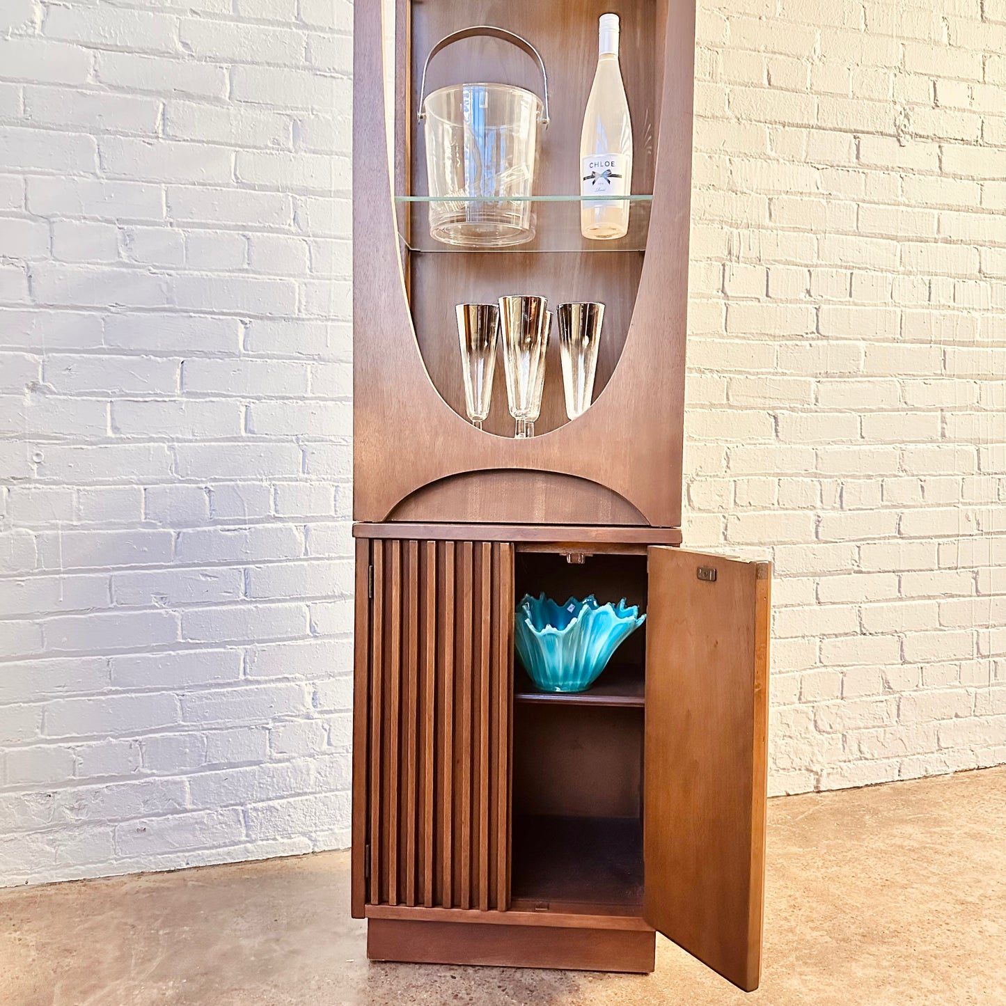 BROYHILL BRASILIA CURIO CABINET WITH GLASS SHELVES