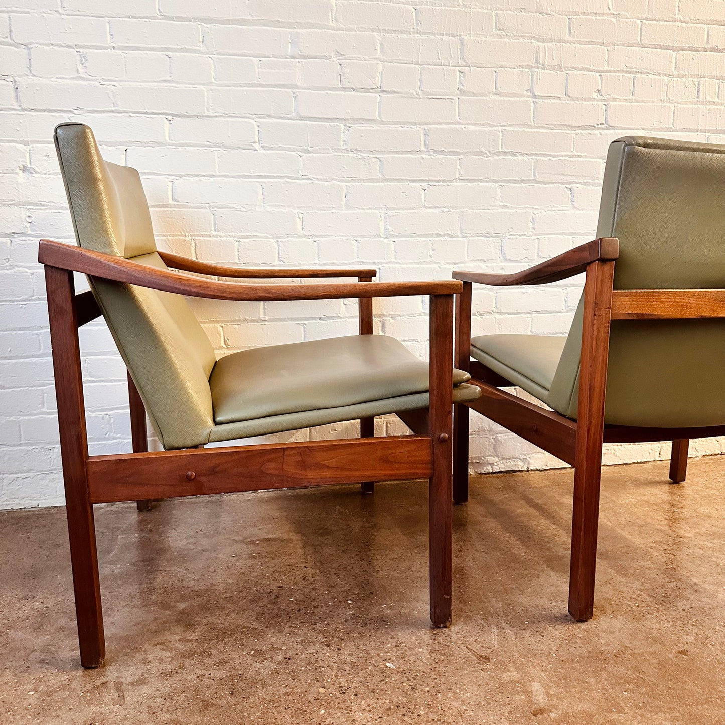 MCM WALNUT & AVOCADO GREEN ACCENT CHAIR
