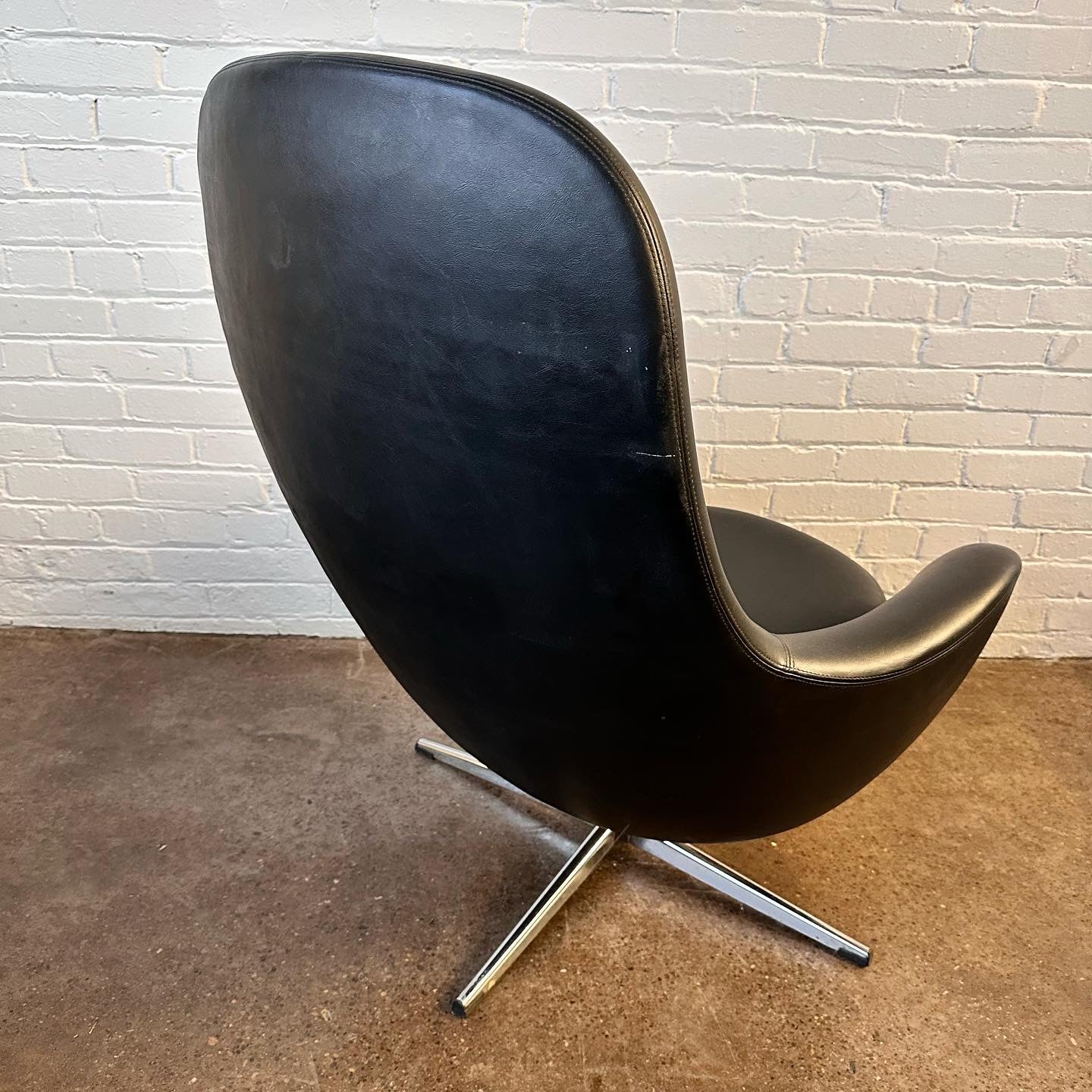 MCM SWEDISH OVERMAN BLACK VINYL SWIVEL CHAIR