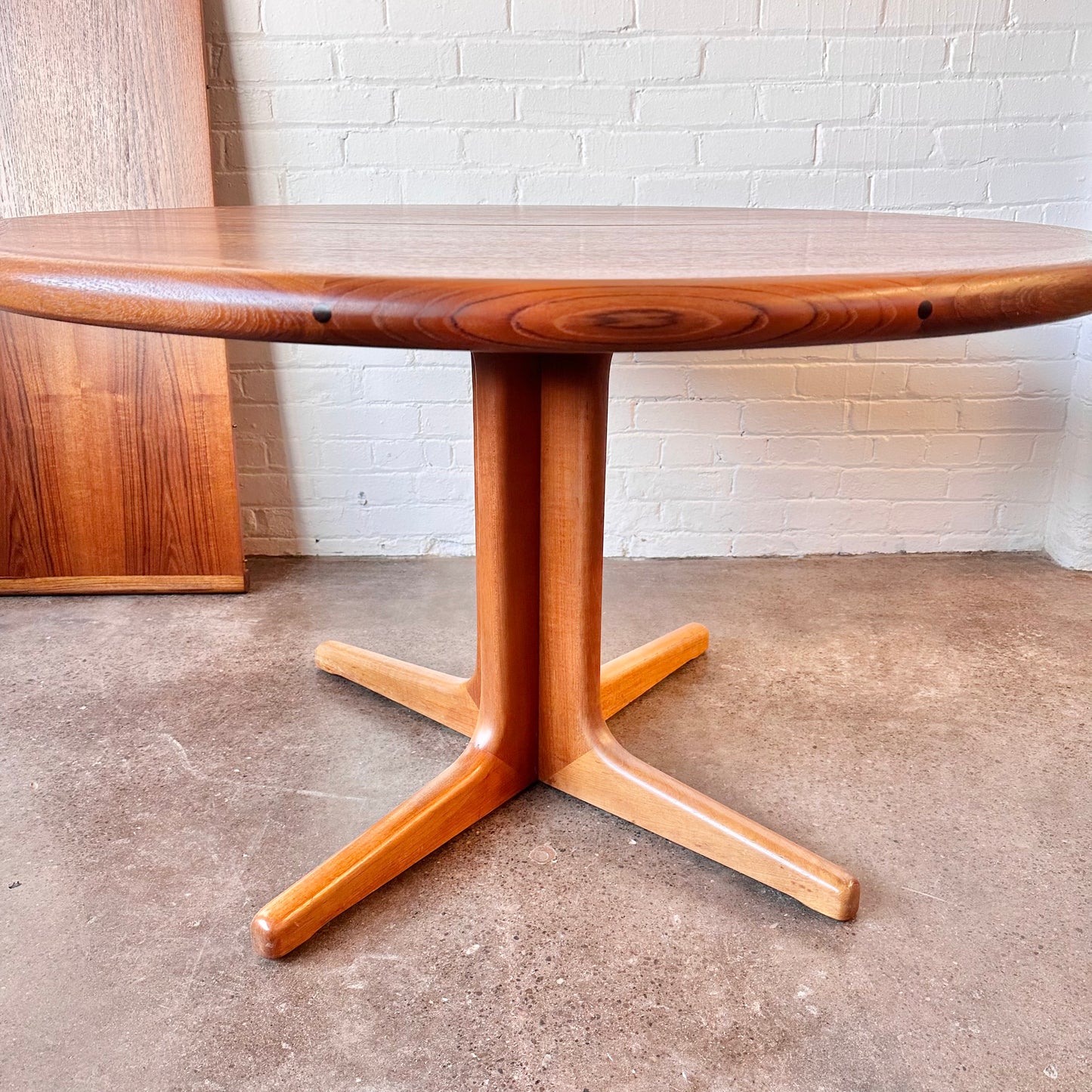 RESTORED DANISH TEAK ROUND DINING TABLE WITH LEAF