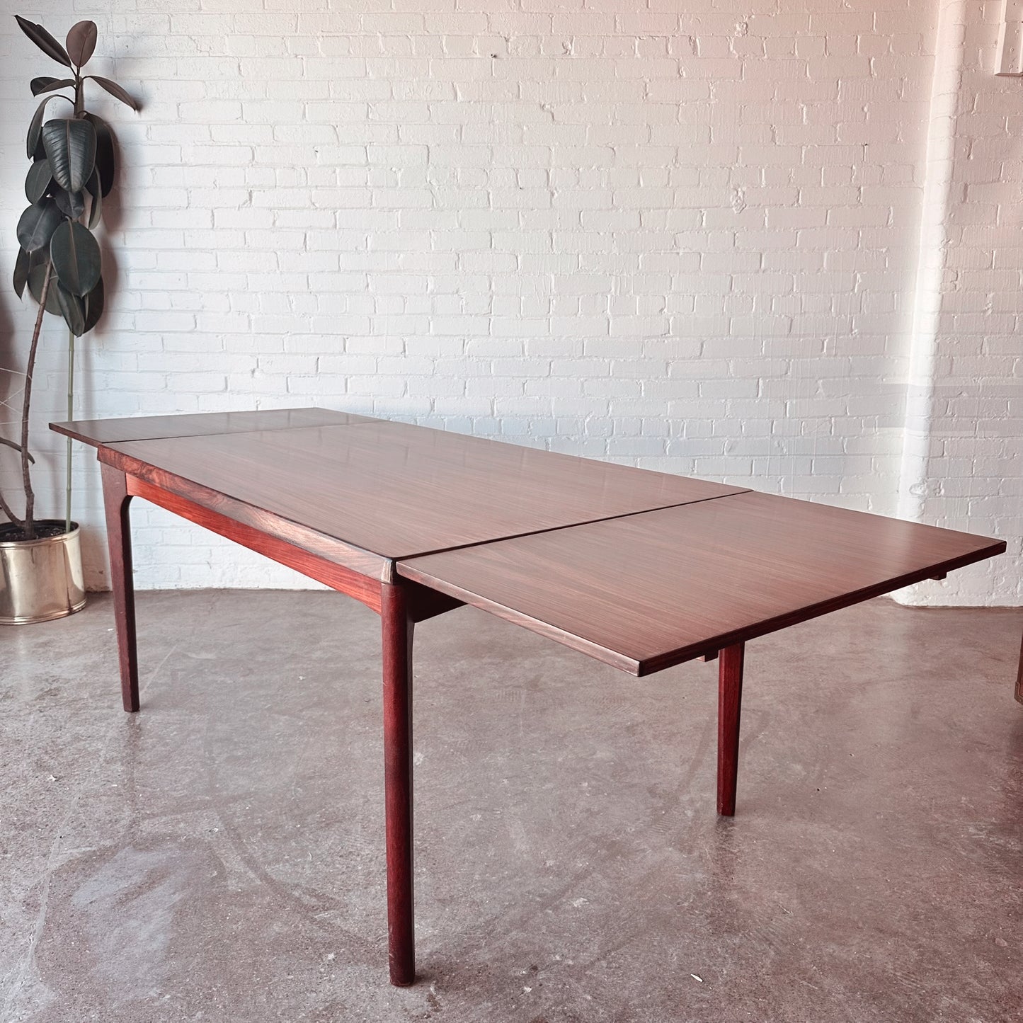 VEJLE STOLE ROSEWOOD DINING TABLE WITH EXTENSIONS