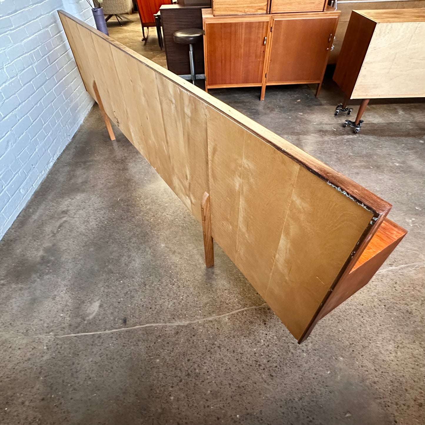 TEAK QUEEN HEADBOARD WITH INTEGRATED NIGHTSTANDS