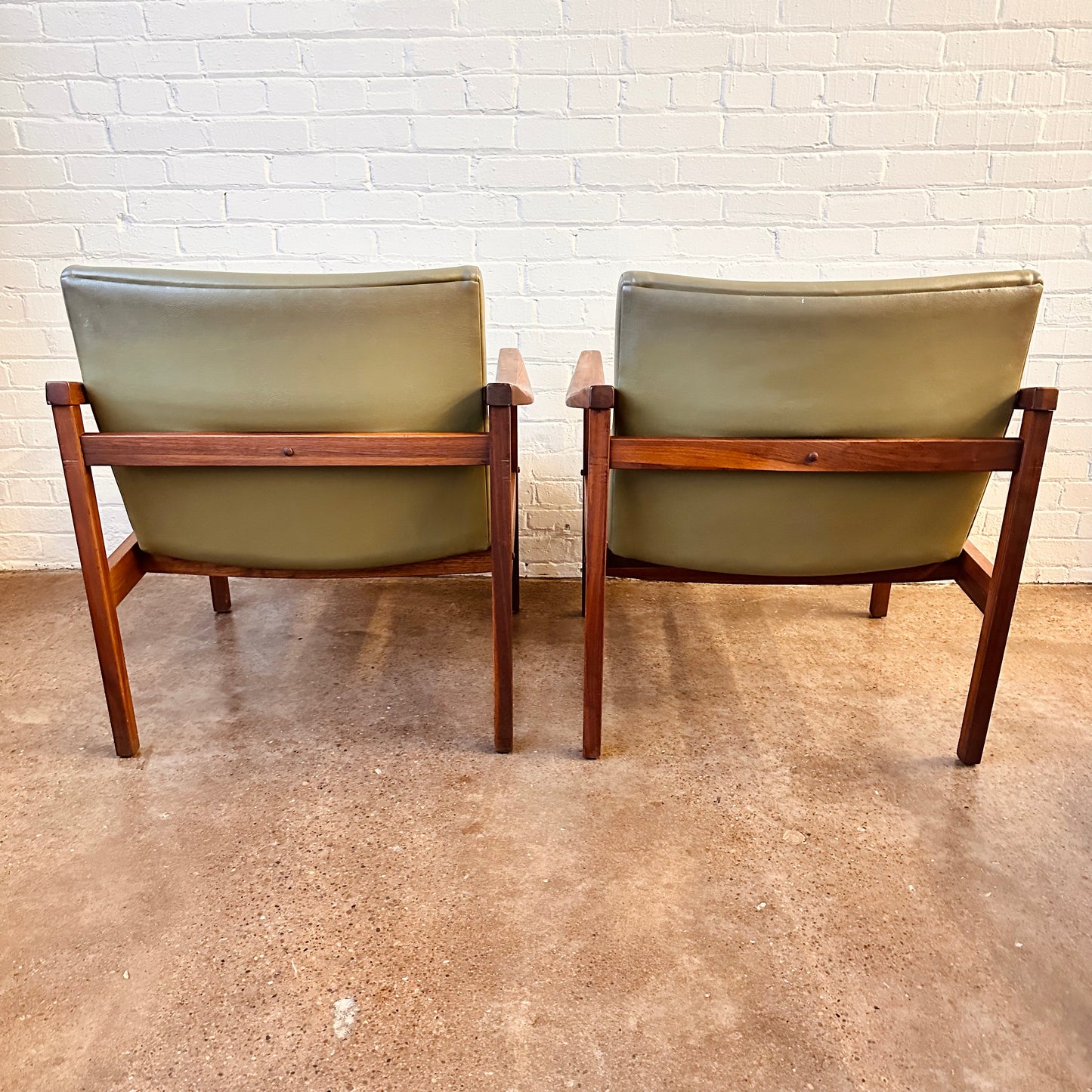 MCM WALNUT & AVOCADO GREEN ACCENT CHAIR