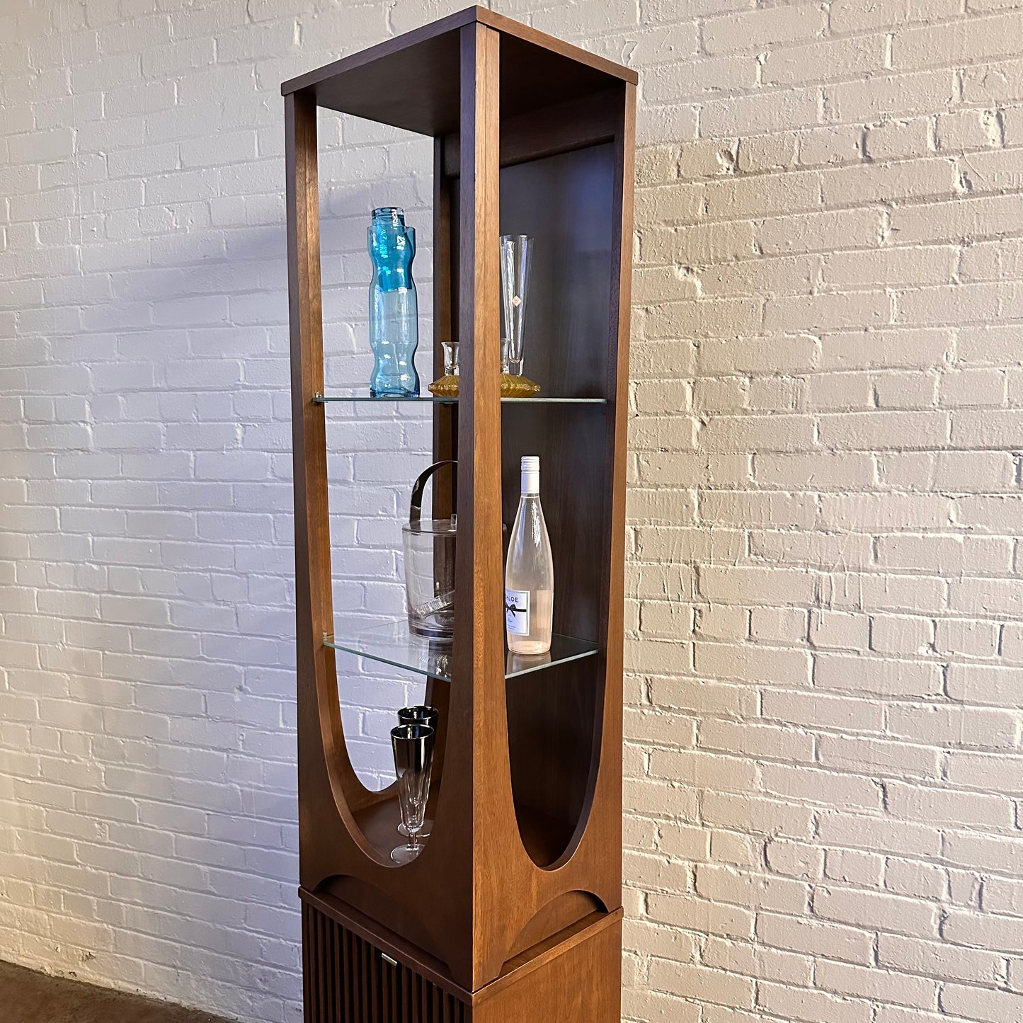 BROYHILL BRASILIA CURIO CABINET WITH GLASS SHELVES