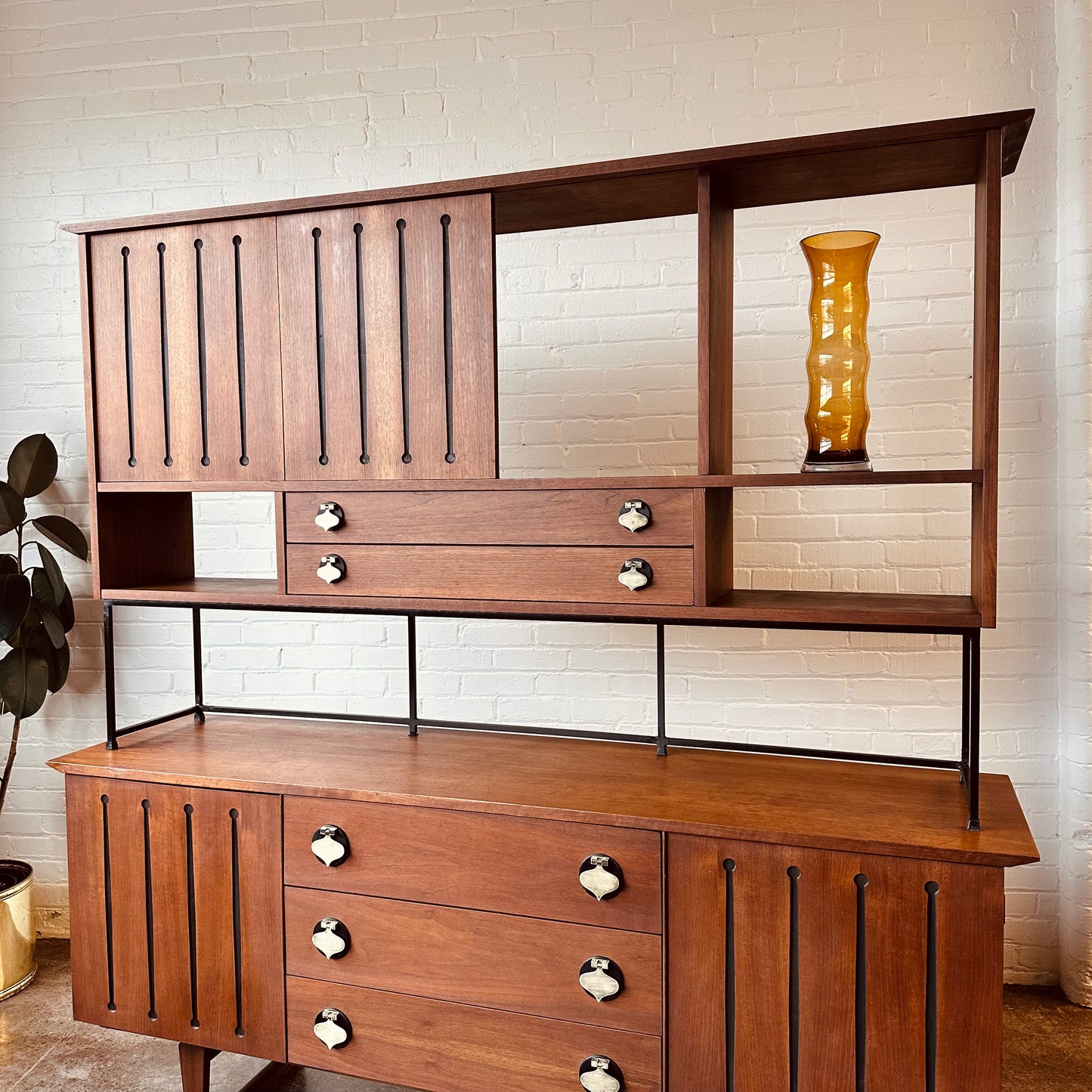 STANLEY WALNUT SPADE ROOM DIVIDER/WALL UNIT