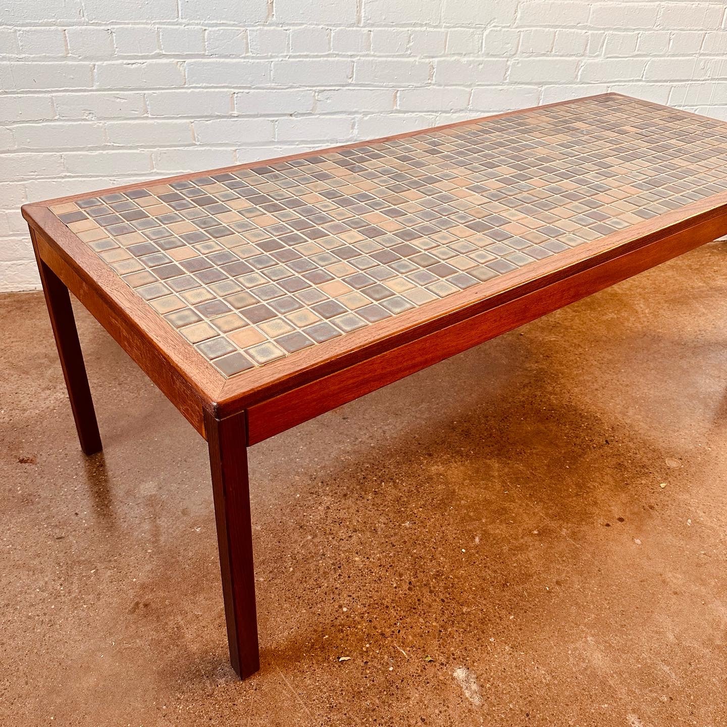 UNIQUE CERAMIC TILE COFFEE TABLE