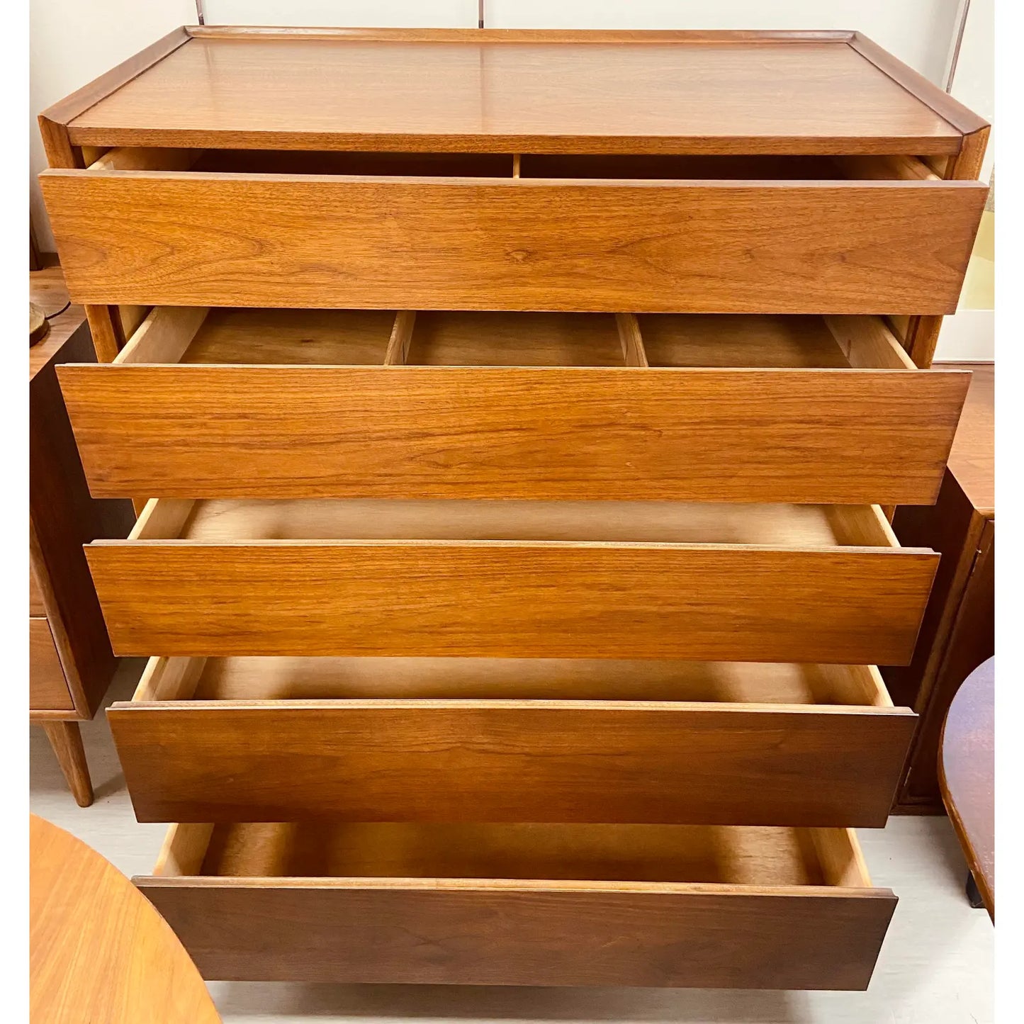 5 DRAWER DRESSER BY MERTON GERSHUN FOR AMERICAN OF MARTINSVILLE