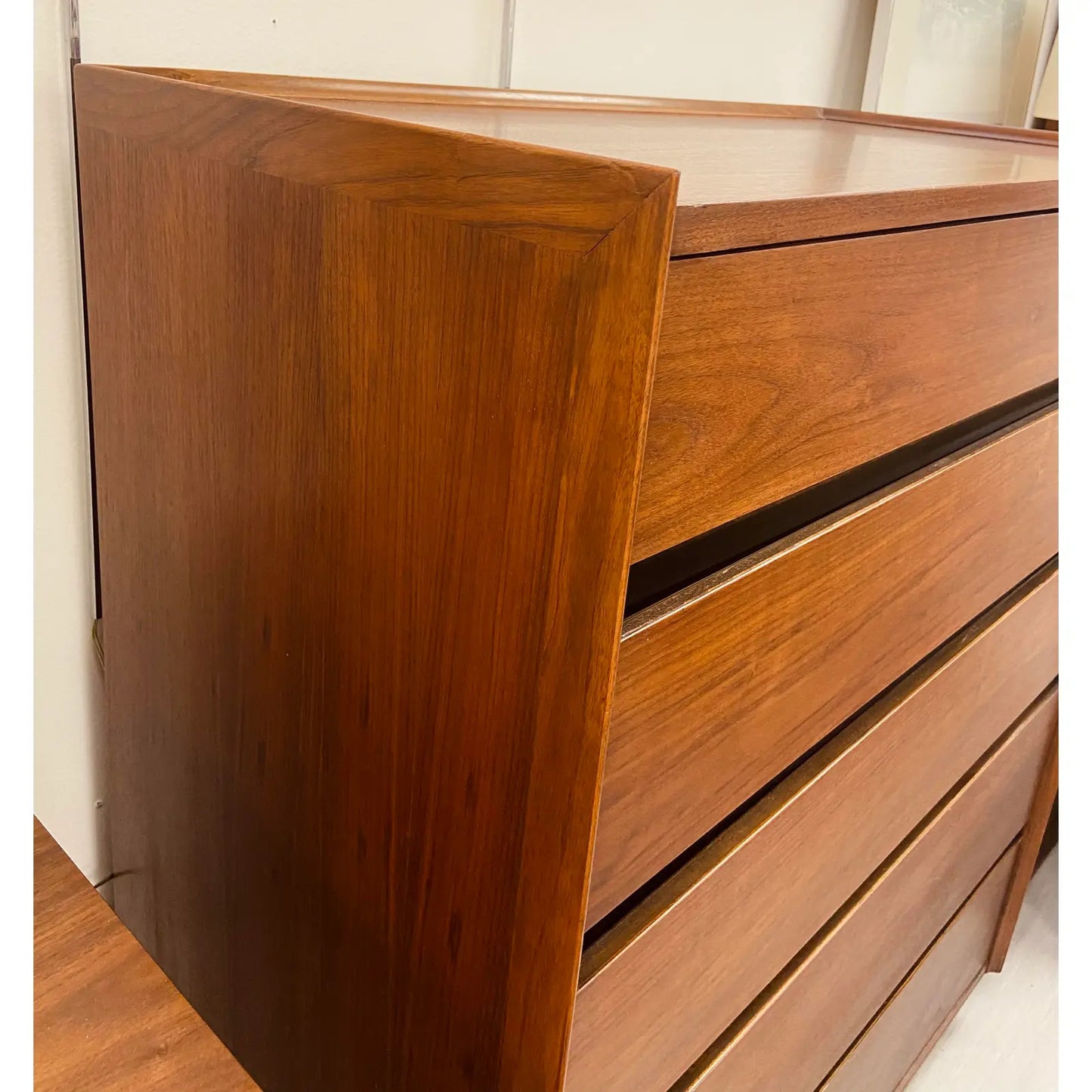 5 DRAWER DRESSER BY MERTON GERSHUN FOR AMERICAN OF MARTINSVILLE